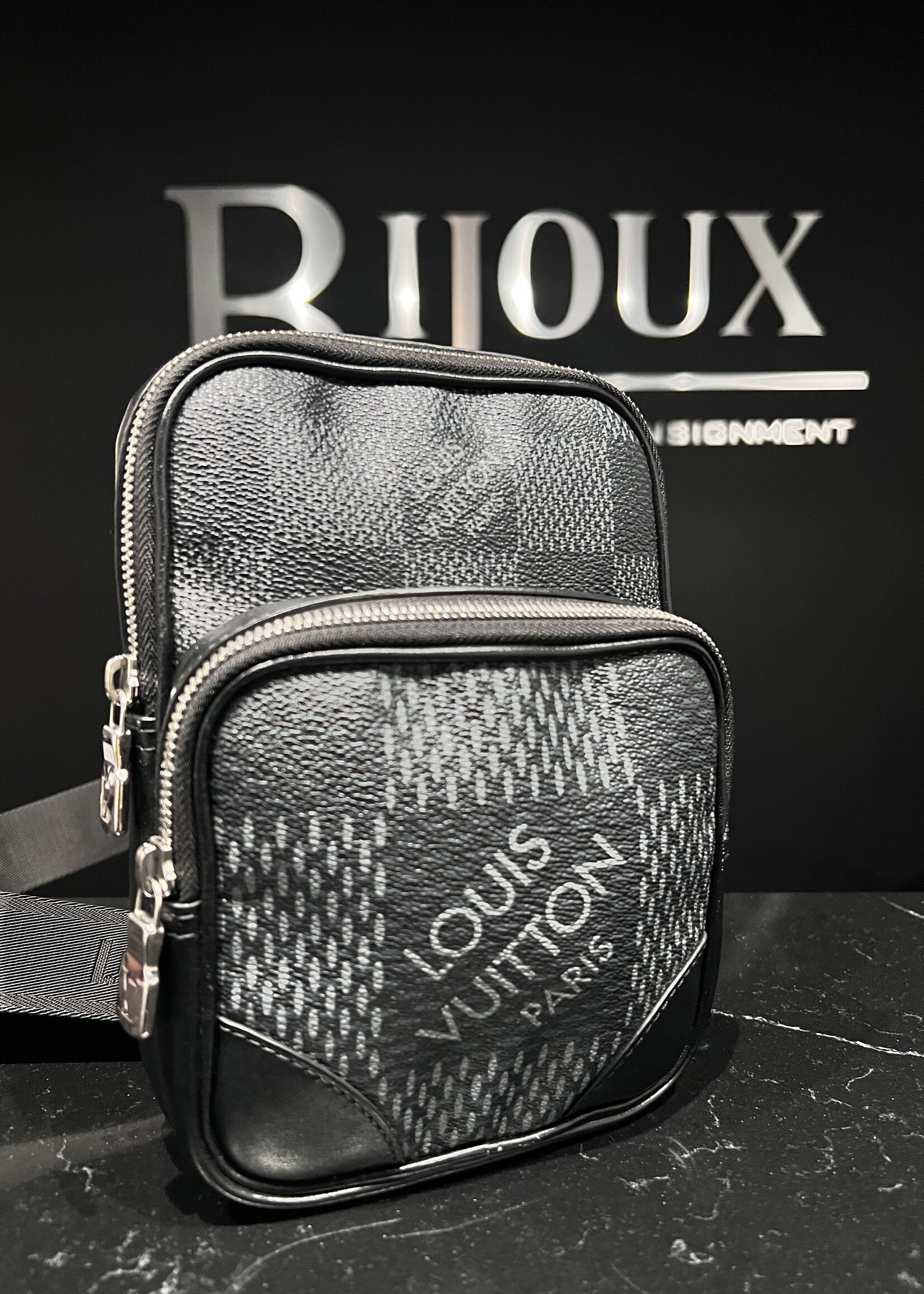 Louis Vuitton SOLD - Louis Vuitton Messenger Damier Graphite