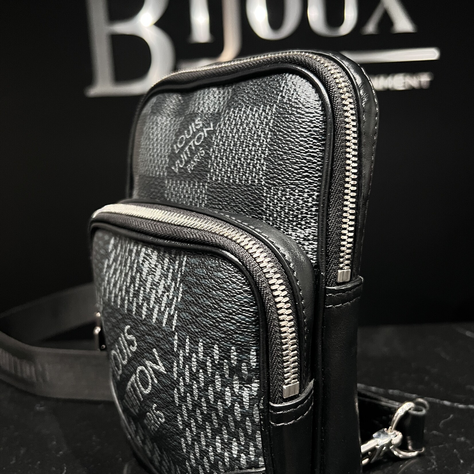 Louis Vuitton SOLD - Louis Vuitton Messenger Damier Graphite