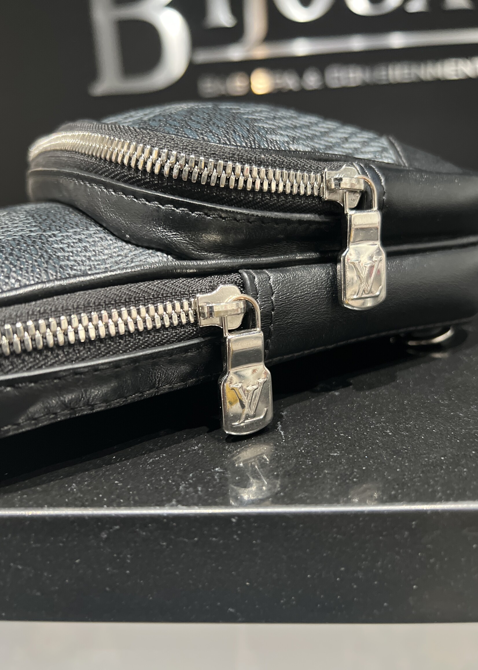 Louis Vuitton SOLD - Louis Vuitton Messenger Damier Graphite
