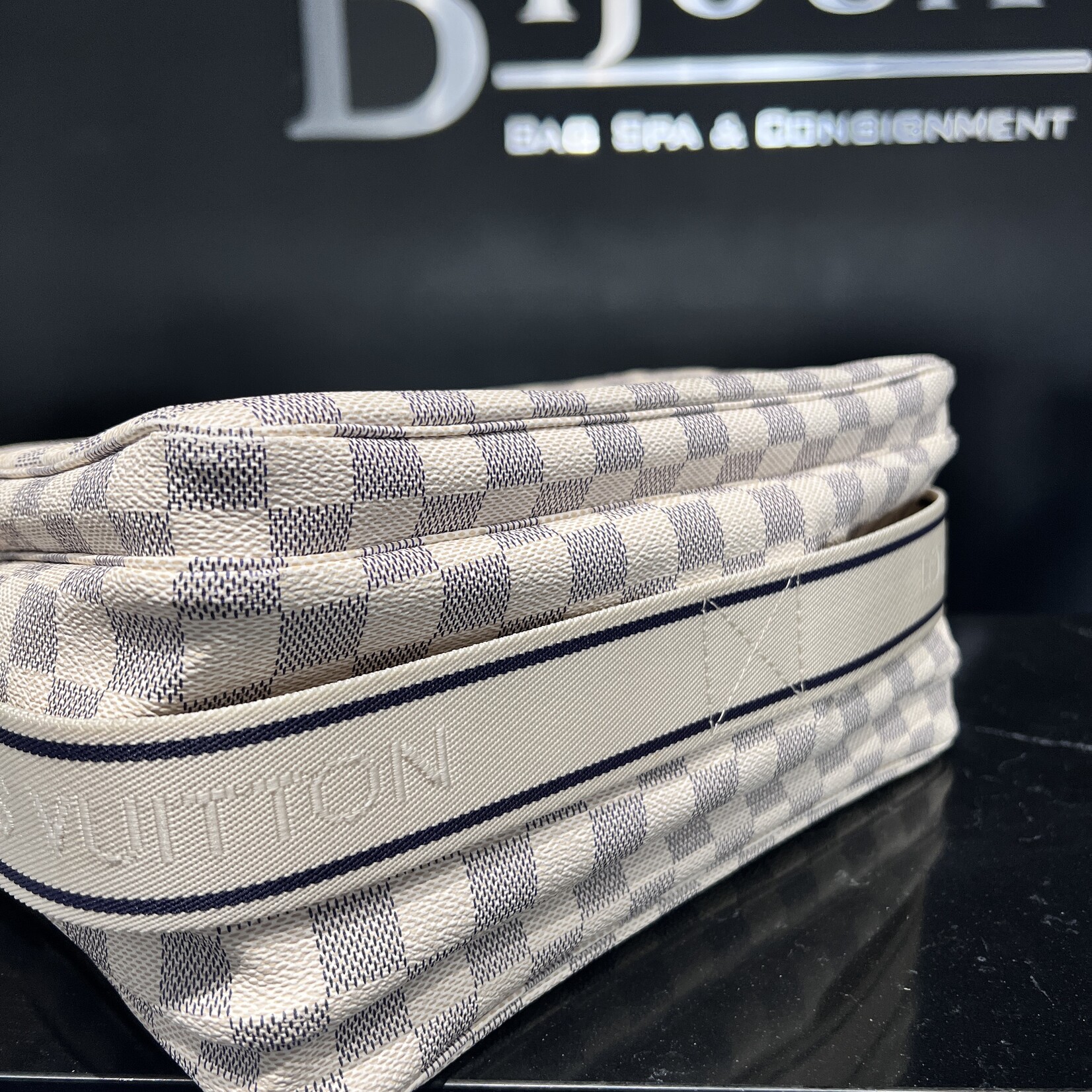 Louis Vuitton SOLD - Louis Vuitton Naviglio Damier Azur Messenger