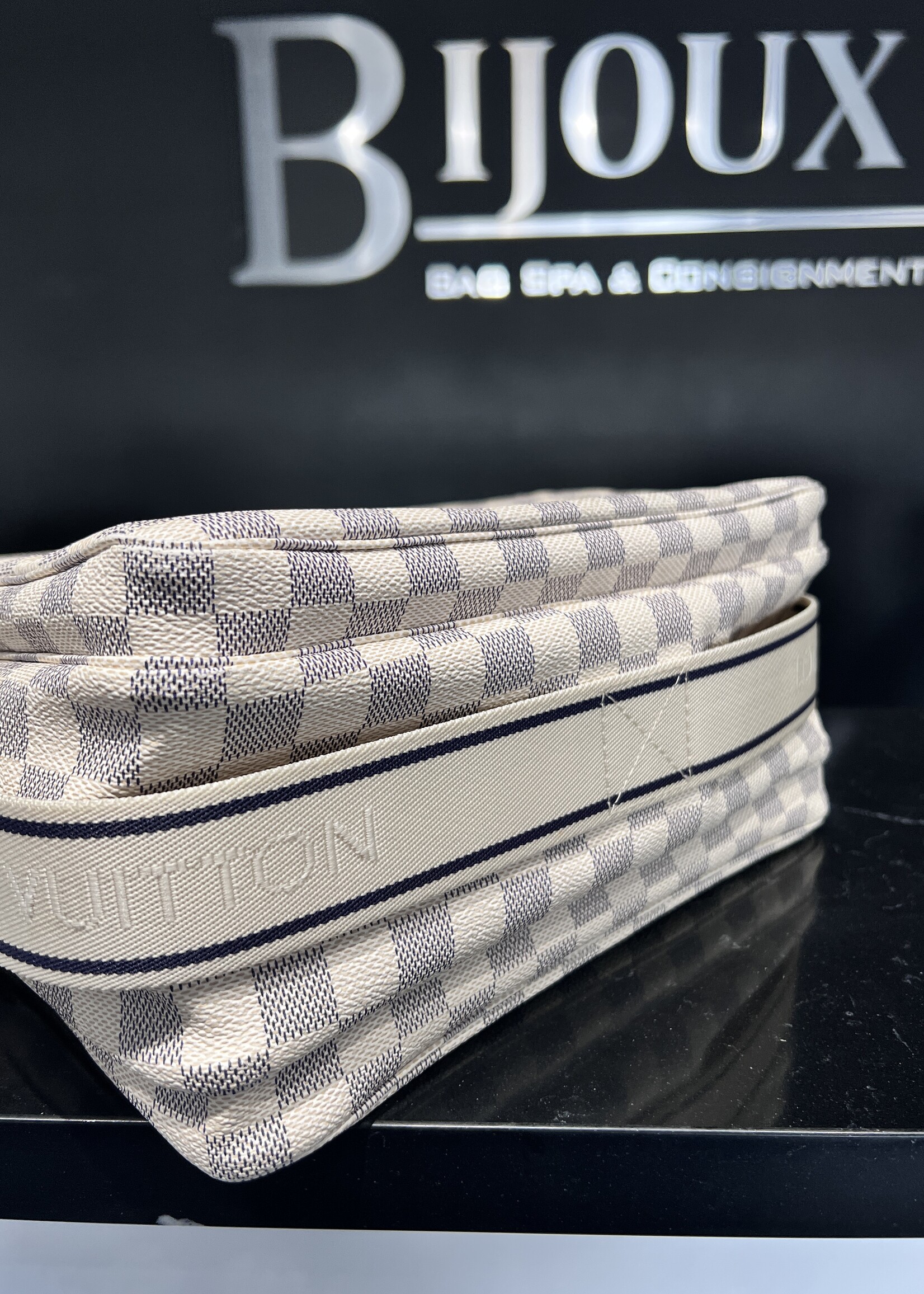 Louis Vuitton SOLD - Louis Vuitton Naviglio Damier Azur Messenger