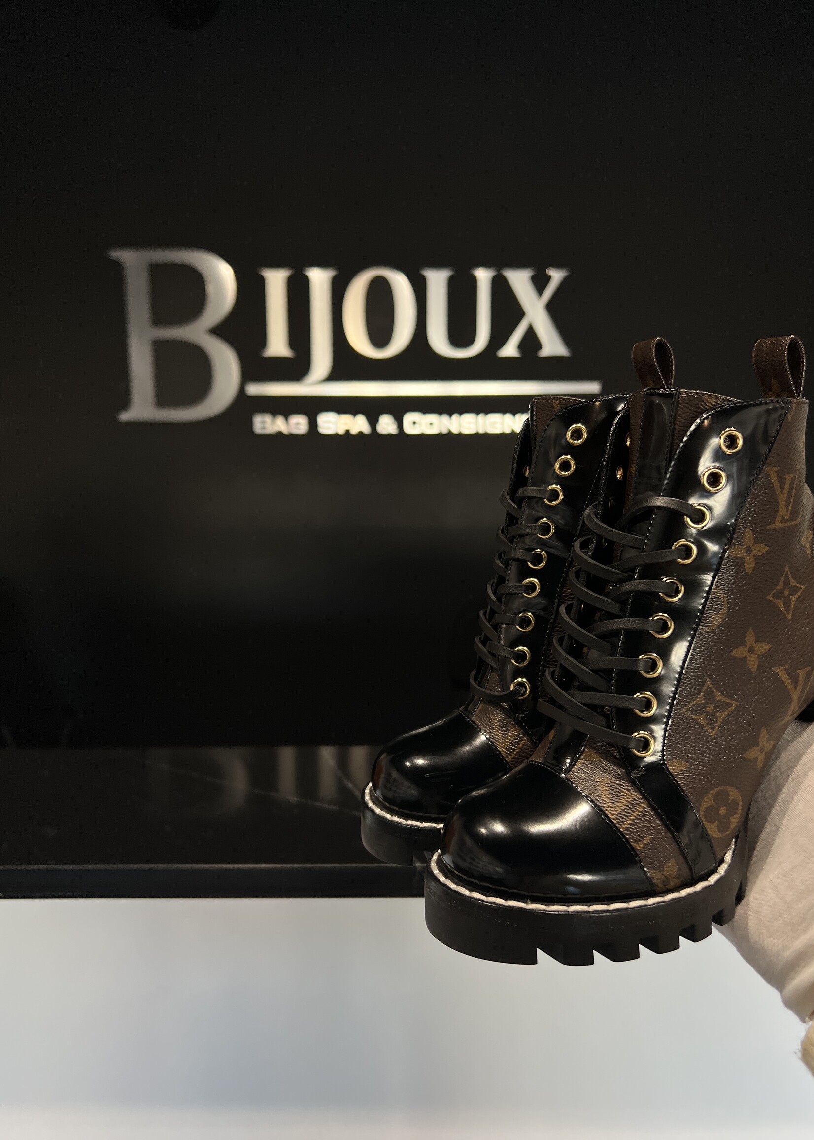 Louis Vuitton Louis Vuitton Star Boots 35