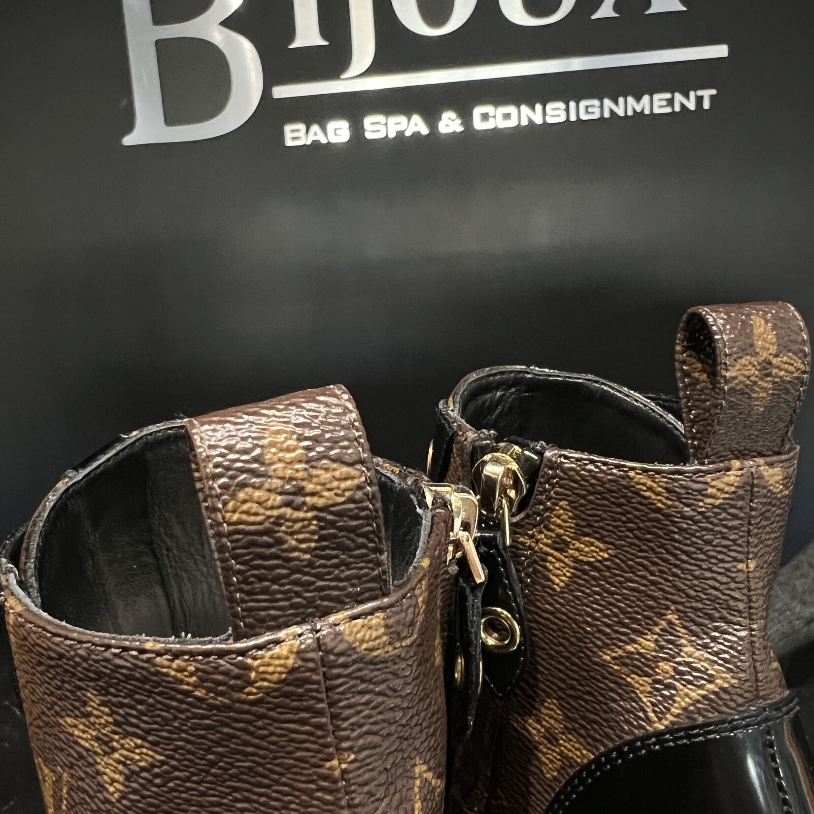 Louis Vuitton Louis Vuitton Star Boots 35