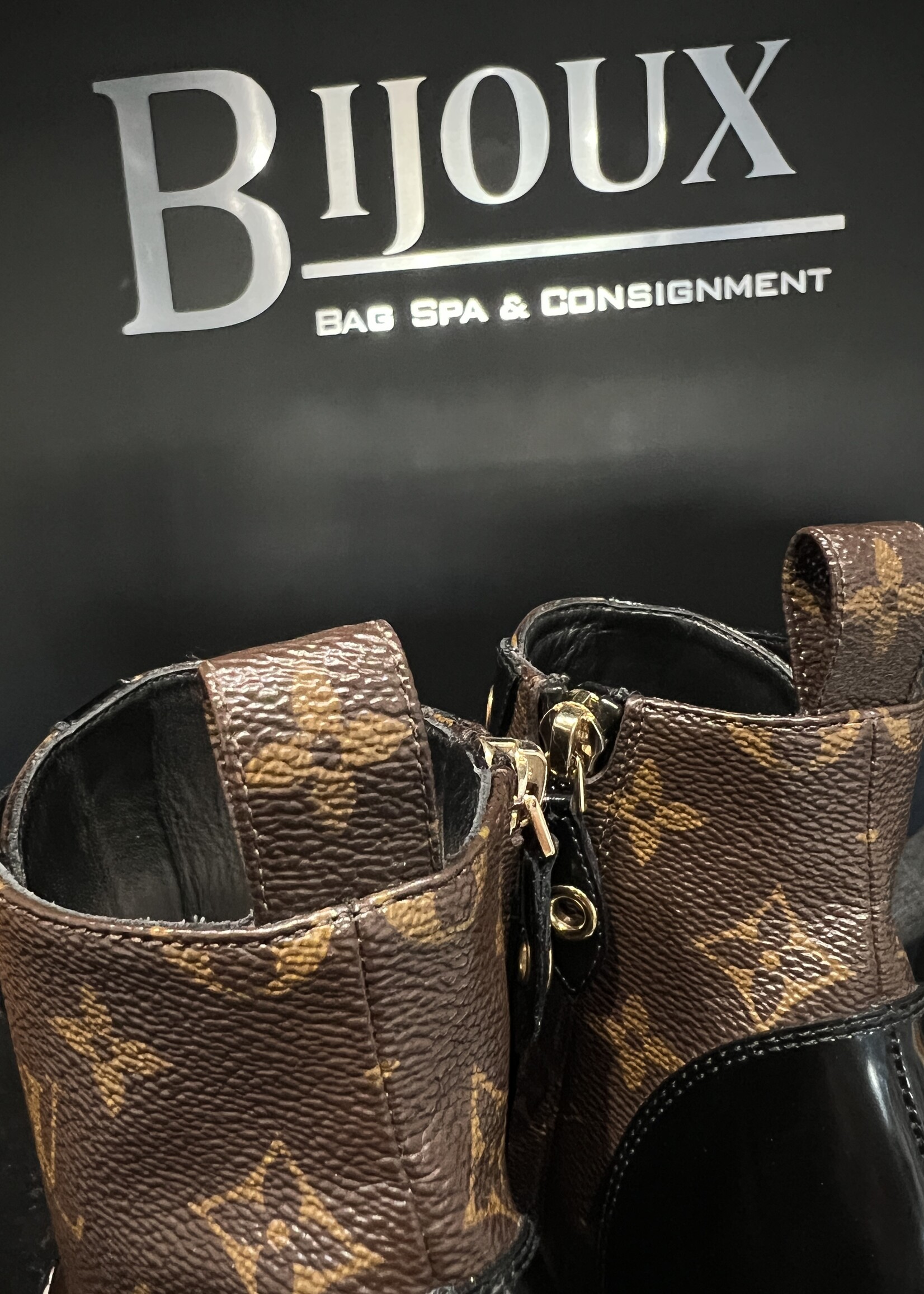 Louis Vuitton Louis Vuitton Star Boots 35