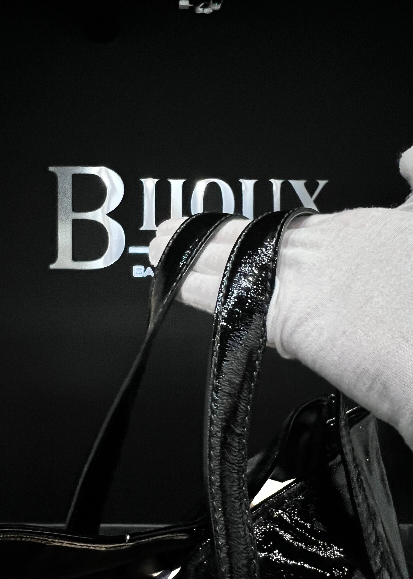 Saint Laurent SOLD - Saint Laurent Y Mail Tote