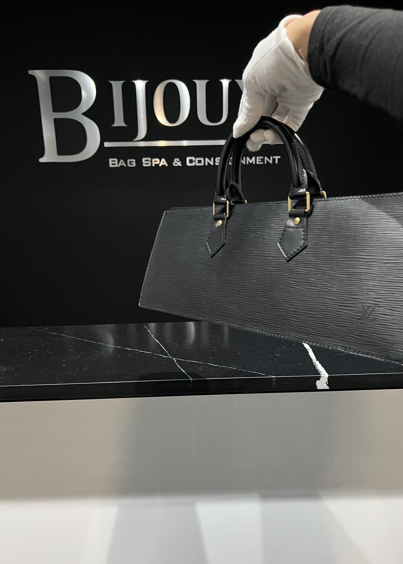 Louis Vuitton SOLD- Louis Vuitton Sac Triangle