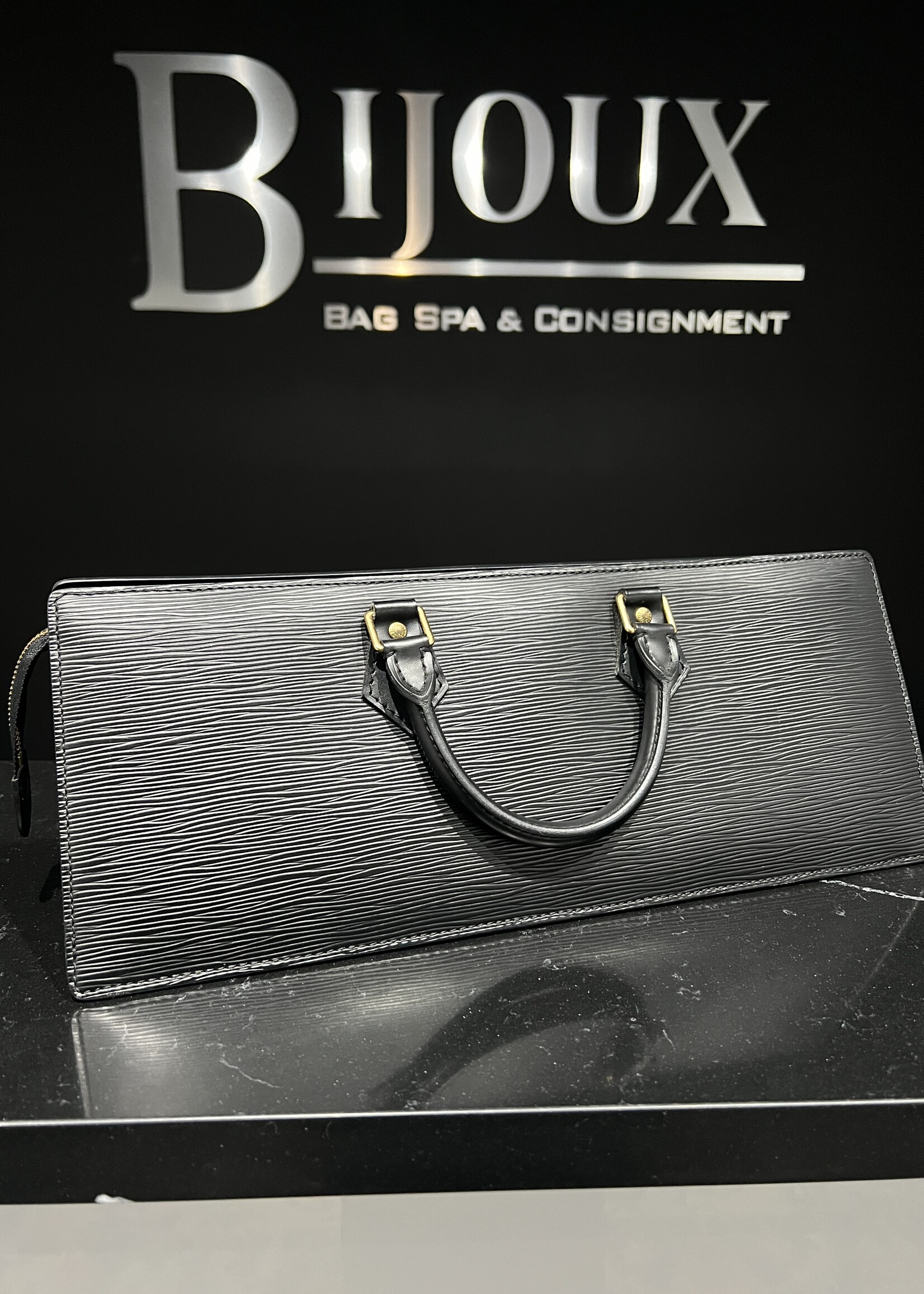 Louis Vuitton SOLD- Louis Vuitton Sac Triangle