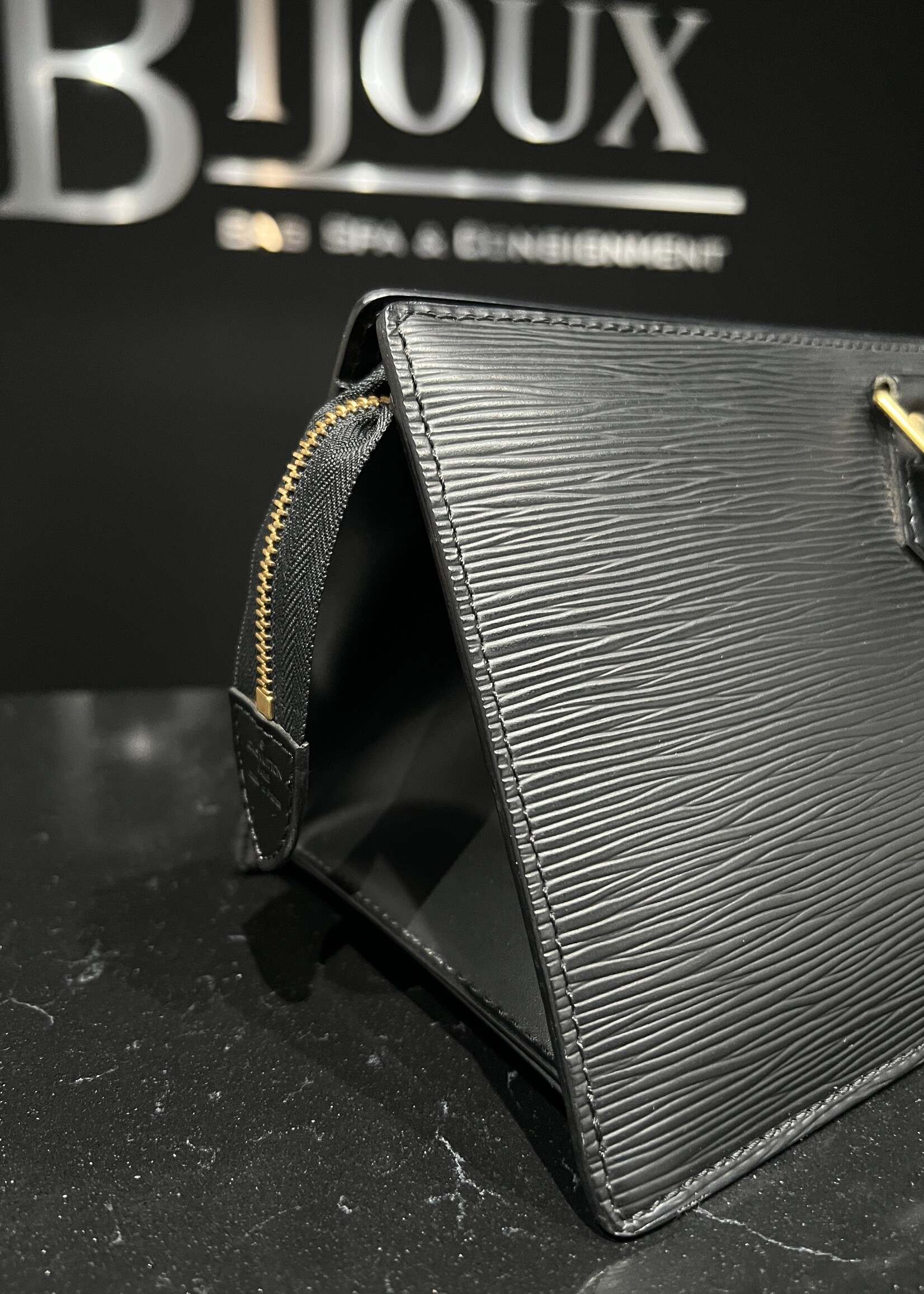 Louis Vuitton SOLD- Louis Vuitton Sac Triangle