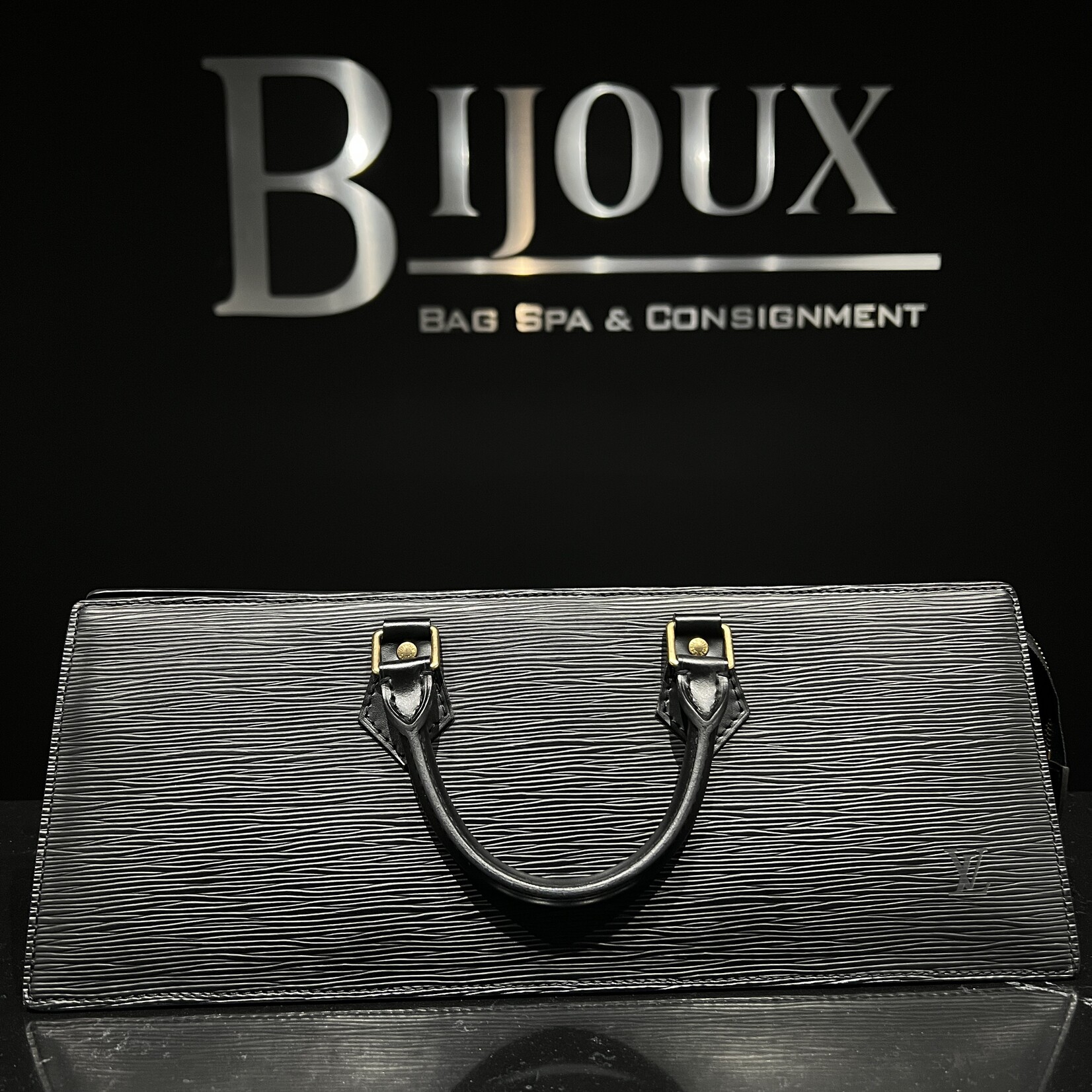 Louis Vuitton SOLD- Louis Vuitton Sac Triangle