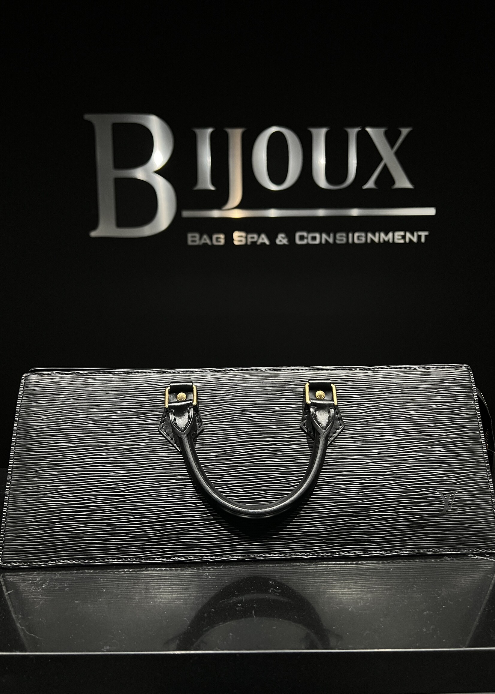 Louis Vuitton SOLD- Louis Vuitton Sac Triangle