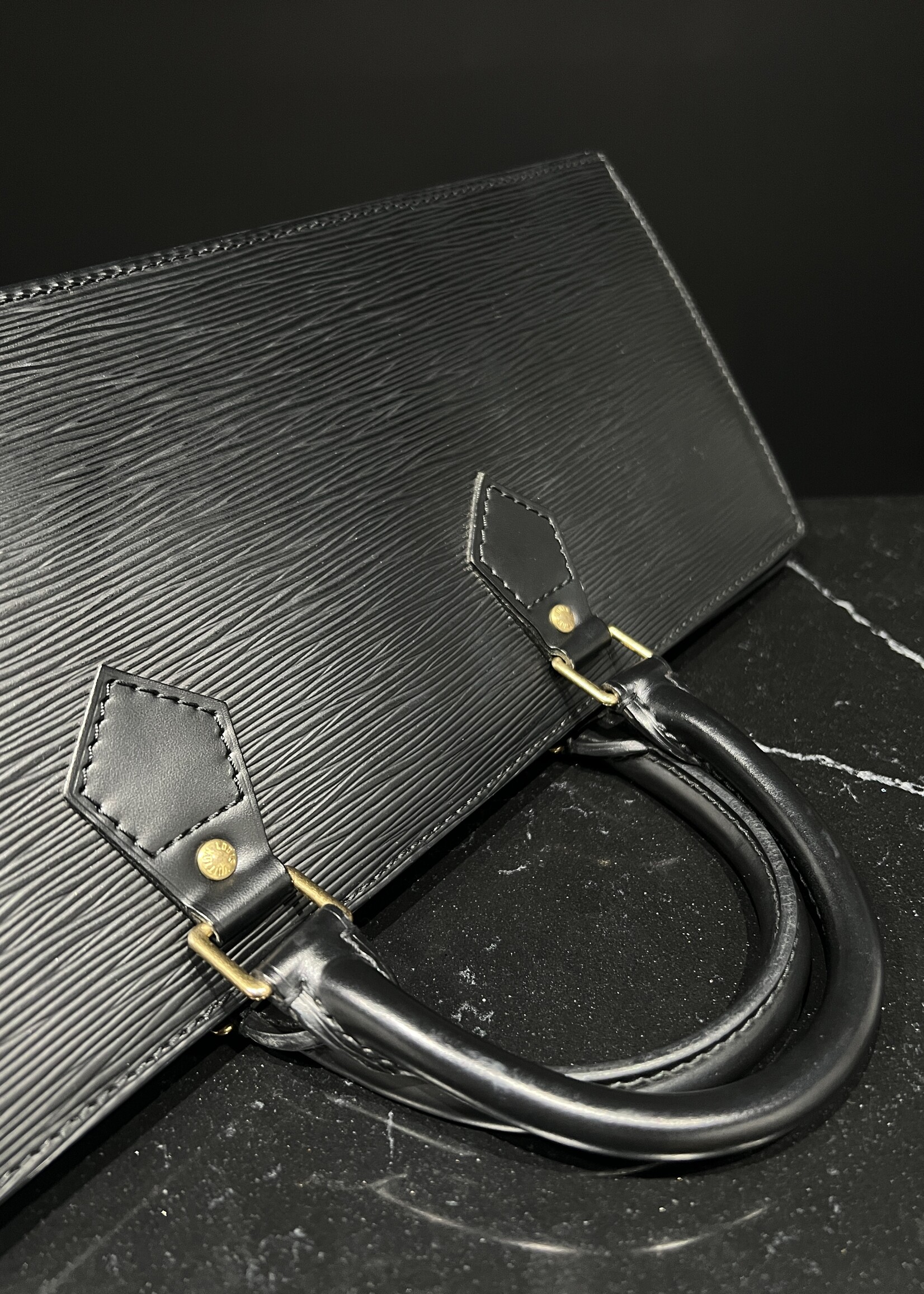 Louis Vuitton SOLD- Louis Vuitton Sac Triangle