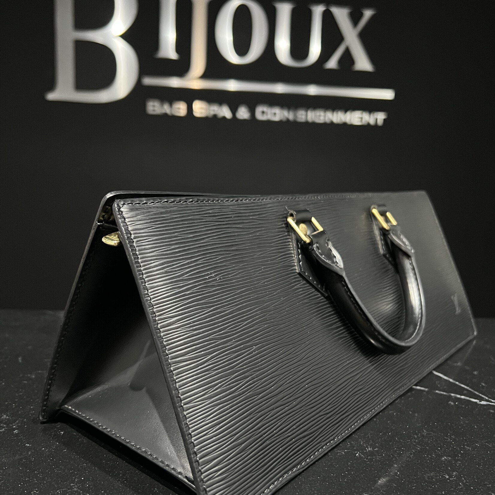 Louis Vuitton SOLD- Louis Vuitton Sac Triangle