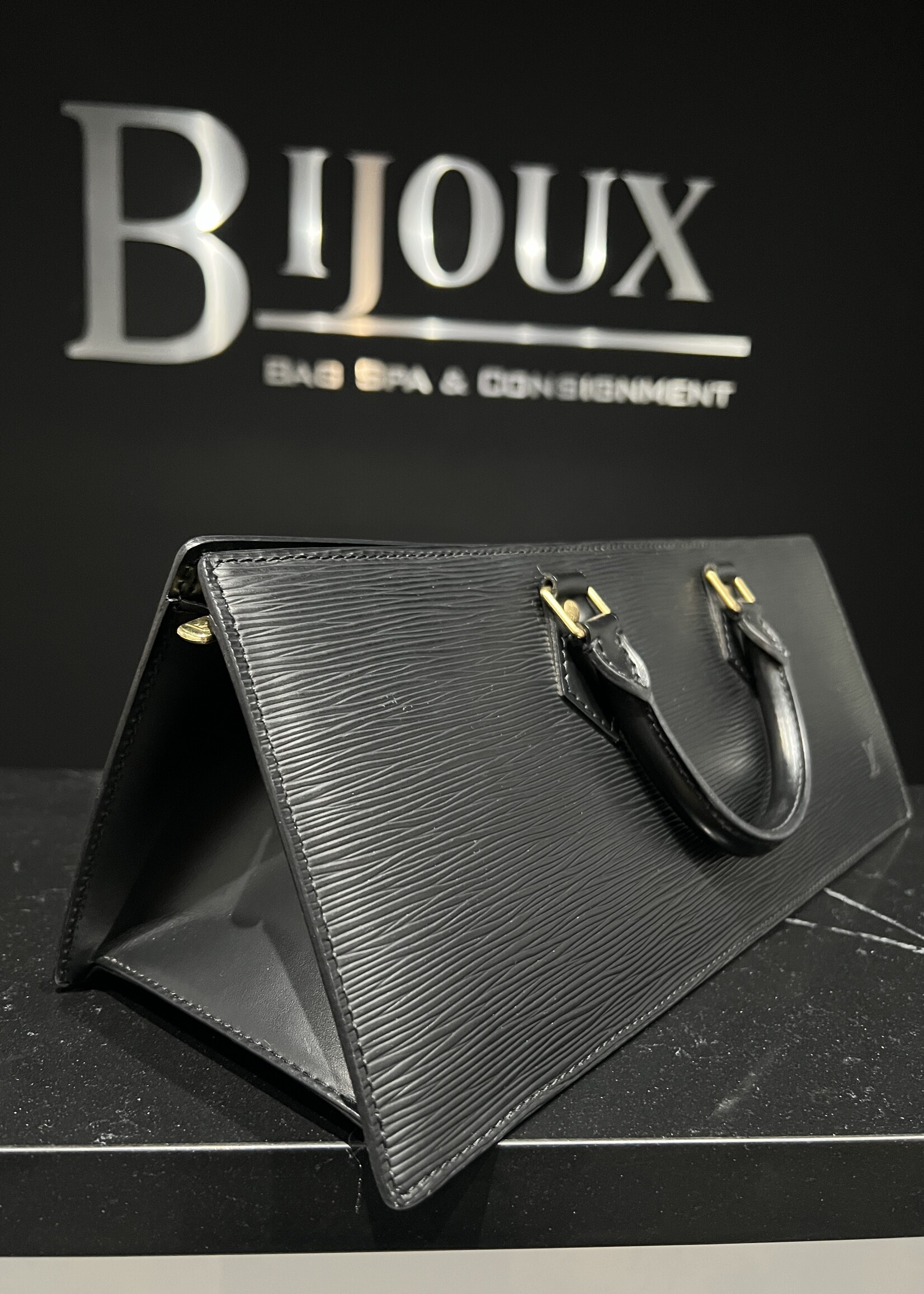 Louis Vuitton SOLD- Louis Vuitton Sac Triangle