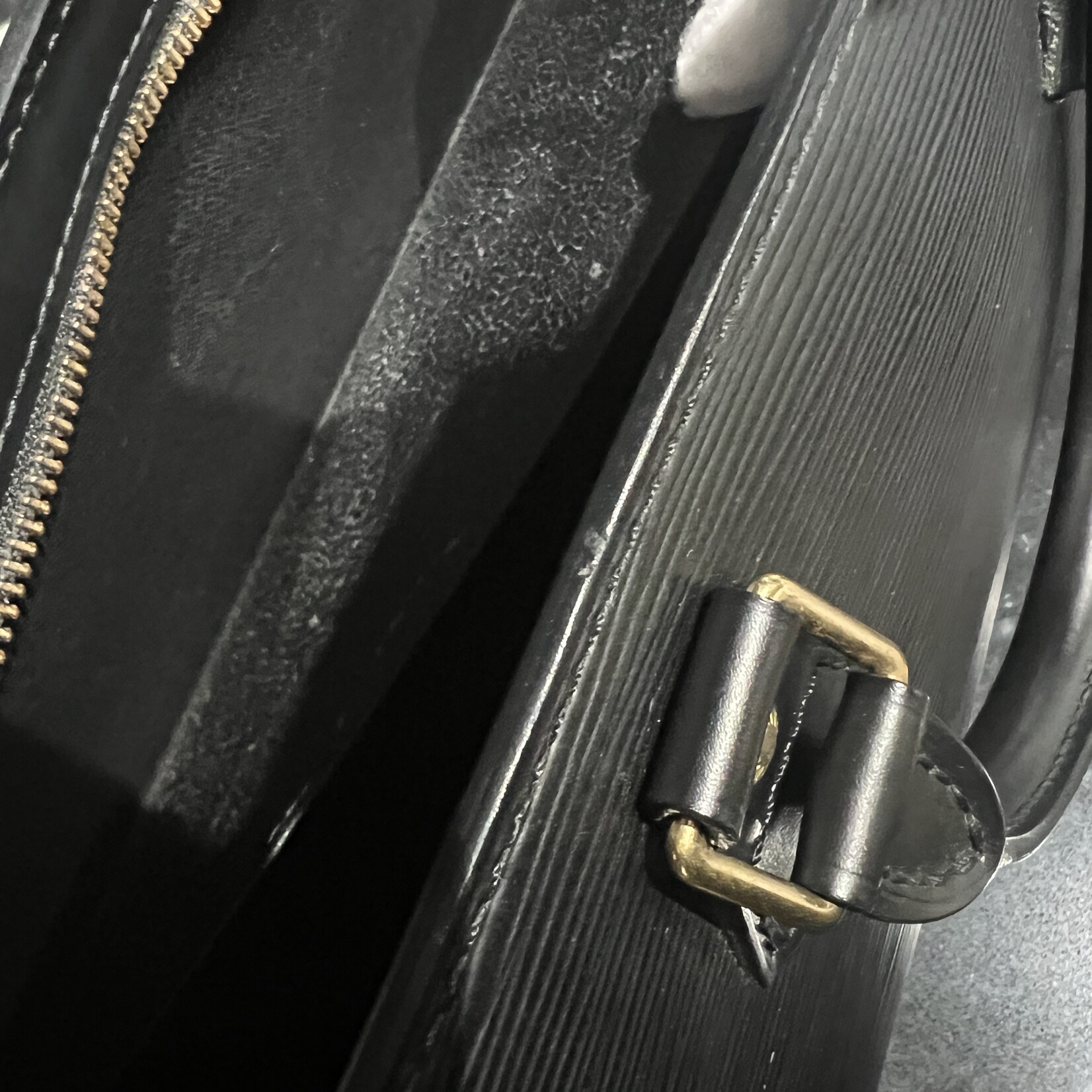 Louis Vuitton SOLD- Louis Vuitton Sac Triangle