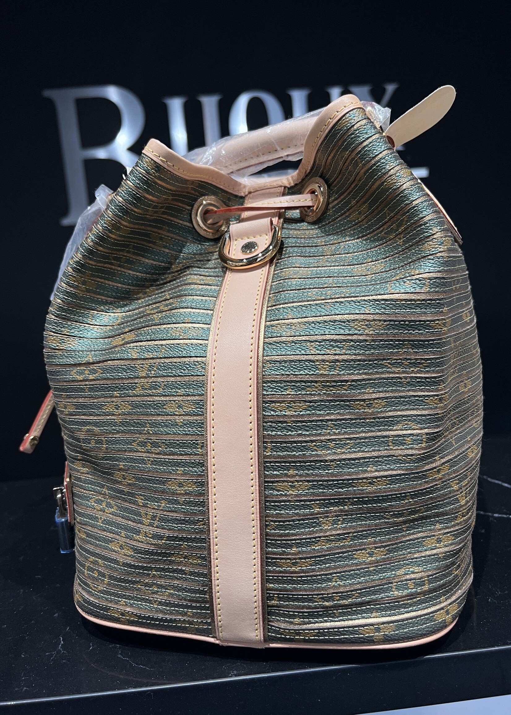 Louis Vuitton SOLD - Louis Vuitton Neo