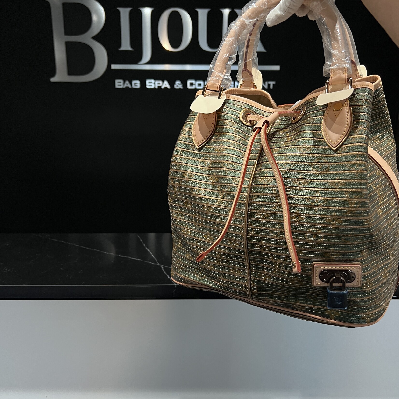 Louis Vuitton SOLD - Louis Vuitton Neo