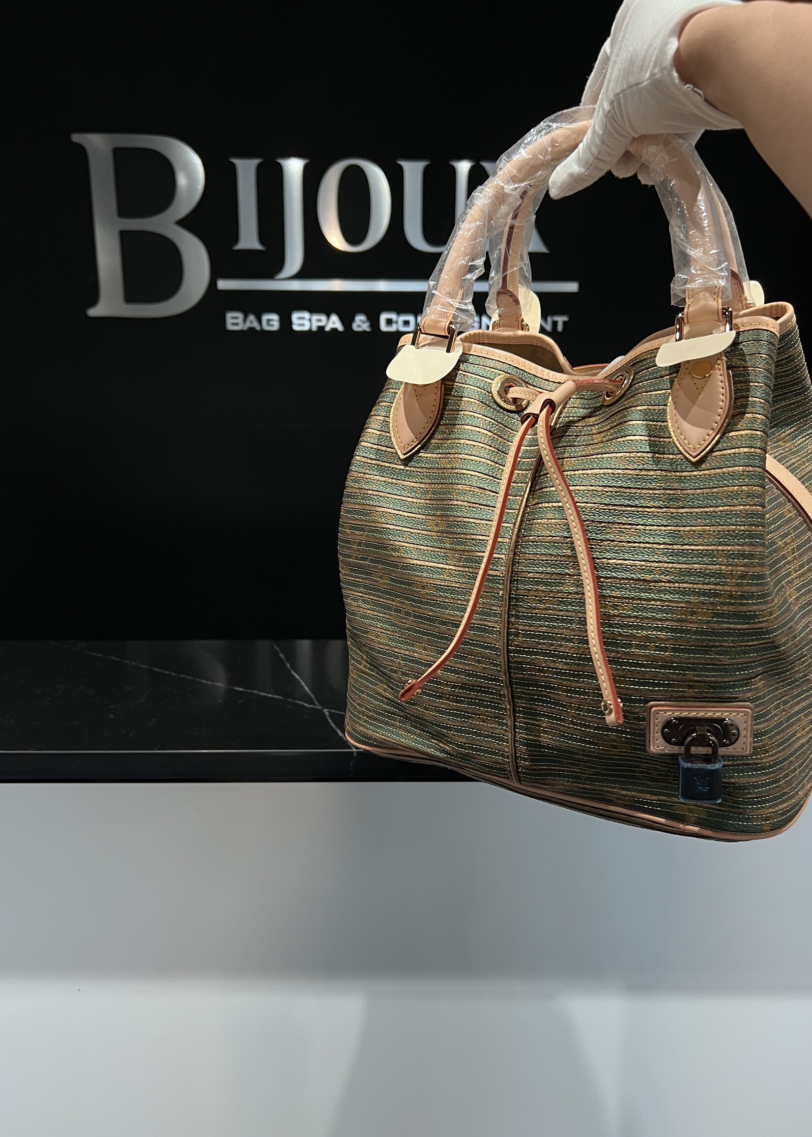 Louis Vuitton SOLD - Louis Vuitton Neo