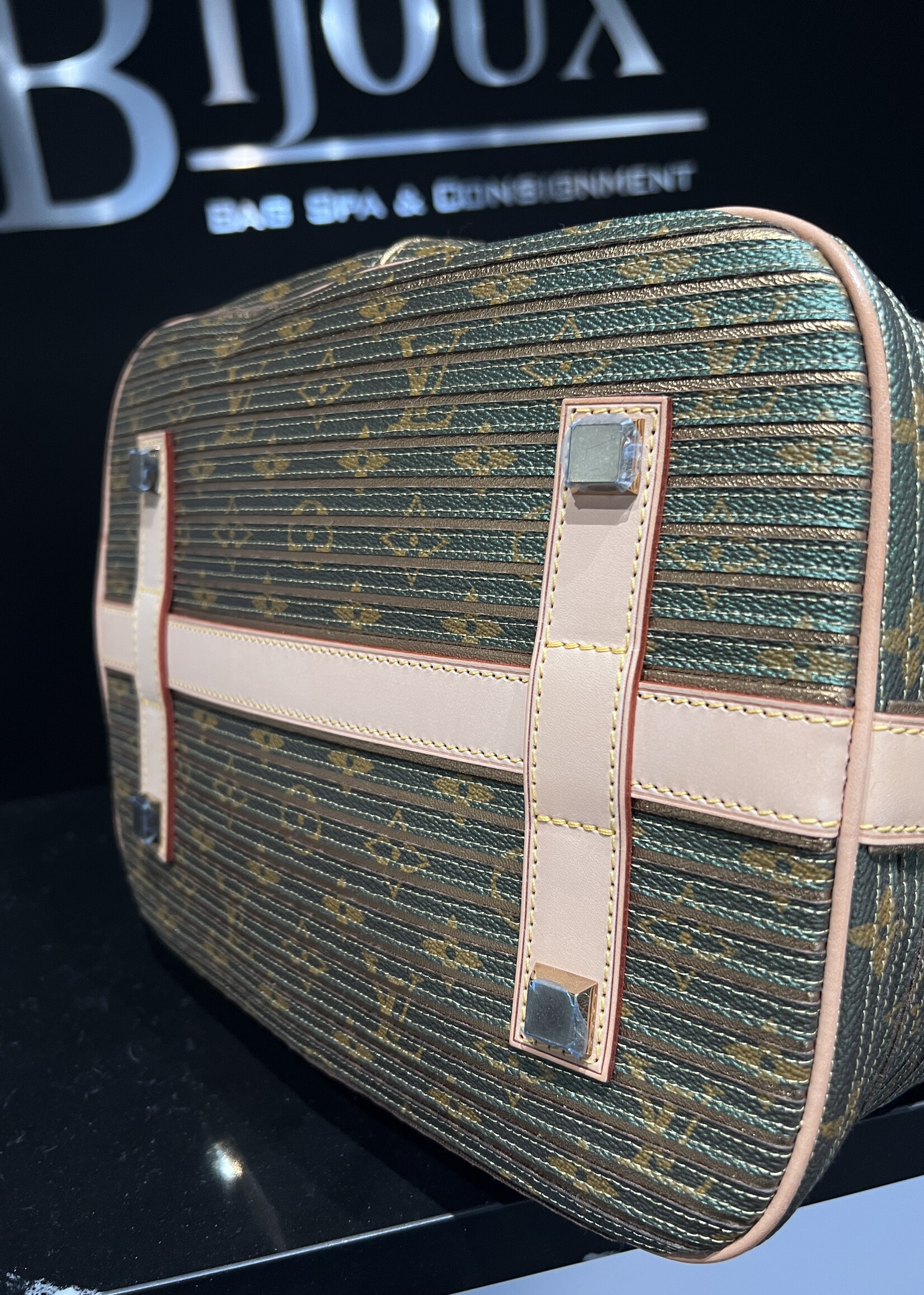 Louis Vuitton SOLD - Louis Vuitton Neo