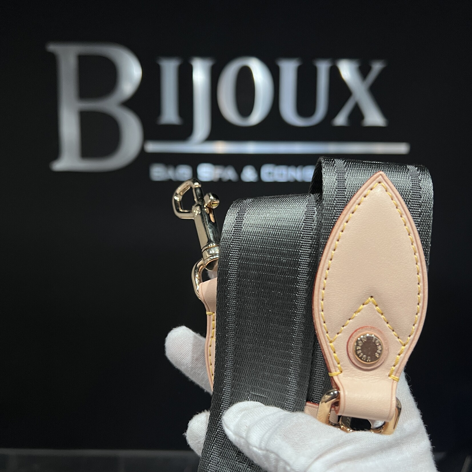 Louis Vuitton SOLD - Louis Vuitton Neo
