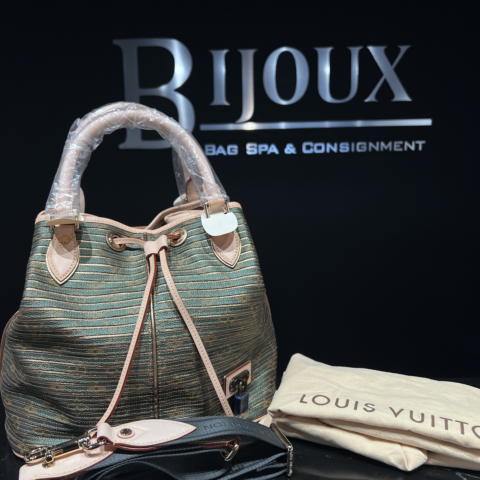 Louis Vuitton SOLD - Louis Vuitton Neo