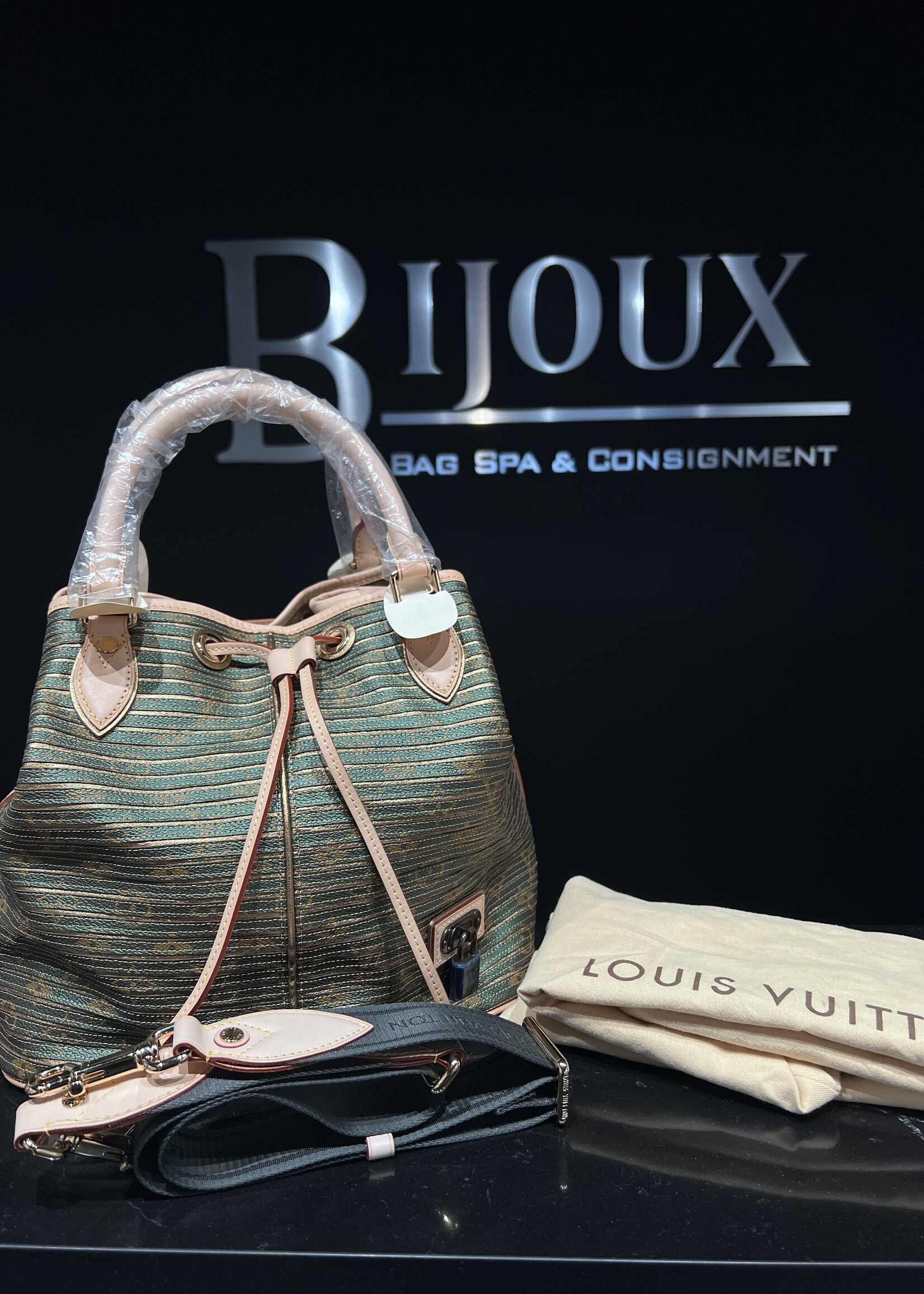 Louis Vuitton SOLD - Louis Vuitton Neo