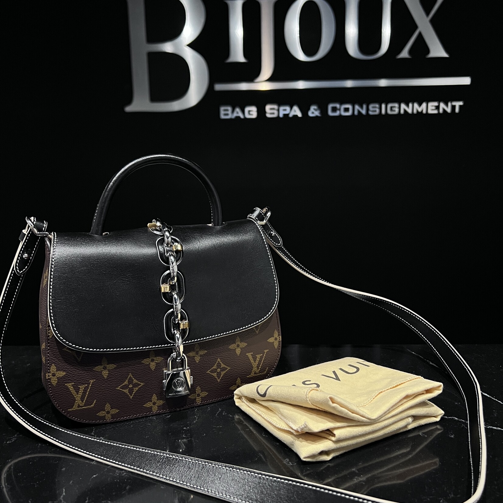 Louis Vuitton SOLD - Louis Vuitton Chain It PM