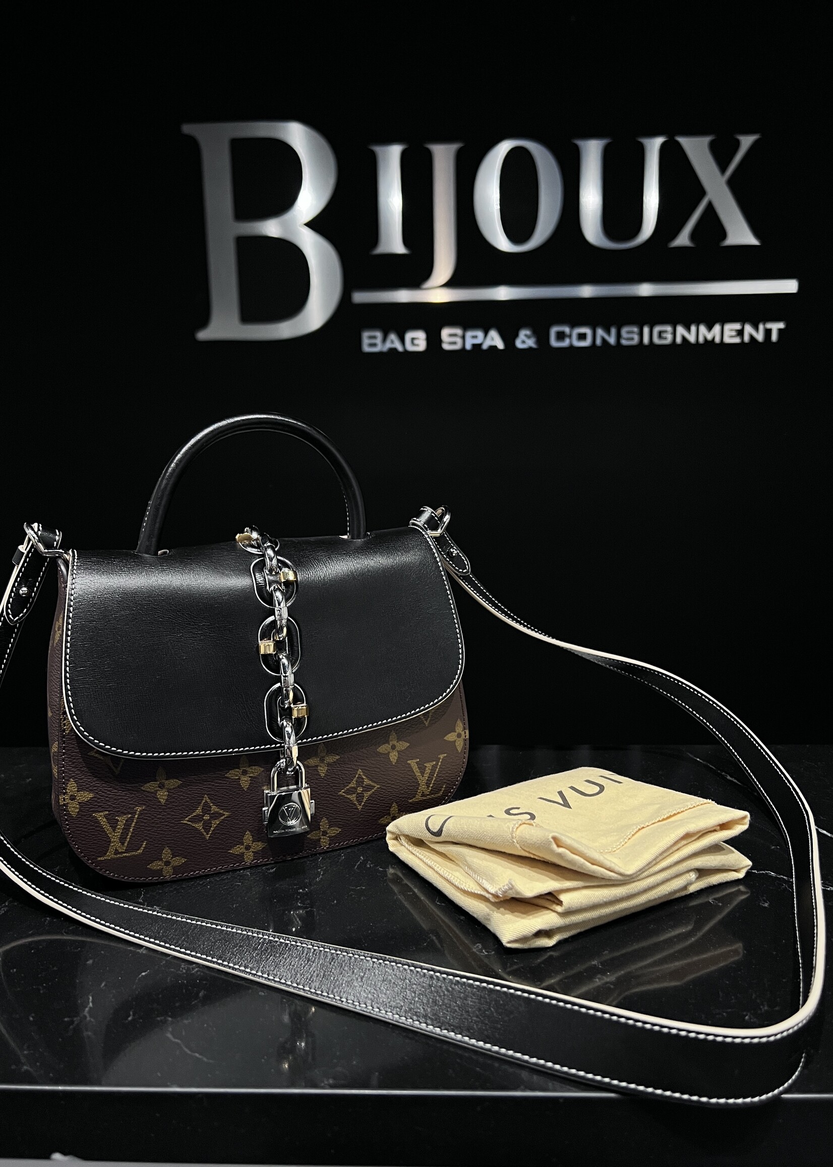 Louis Vuitton SOLD - Louis Vuitton Chain It PM