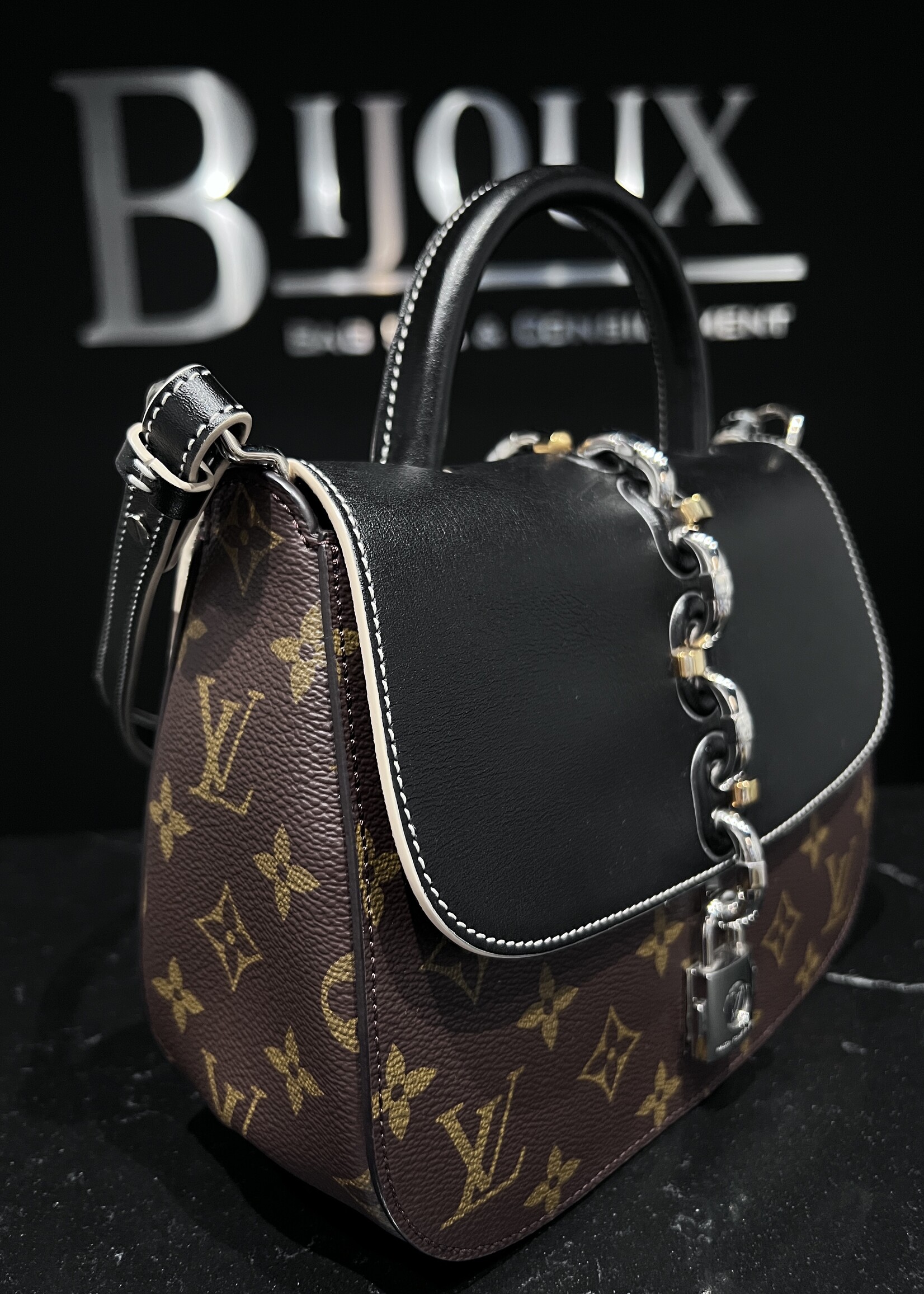 Louis Vuitton SOLD - Louis Vuitton Chain It PM