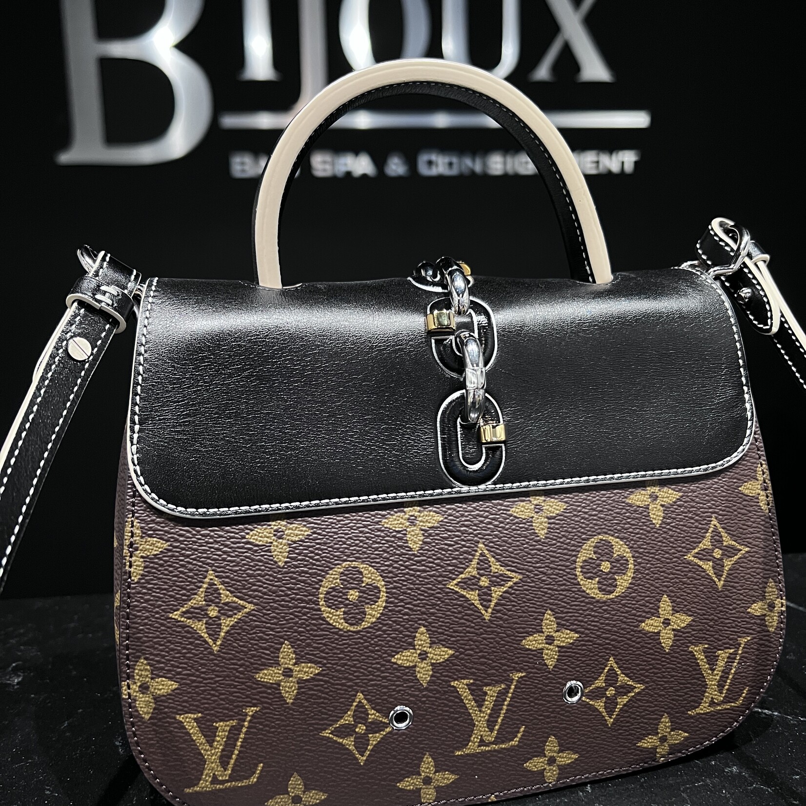 Louis Vuitton SOLD - Louis Vuitton Chain It PM