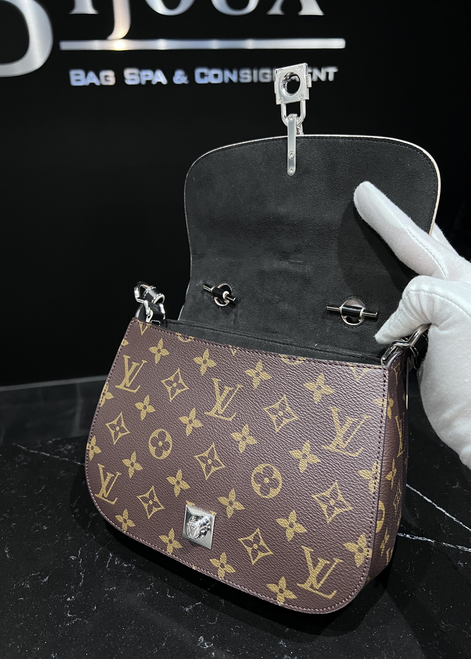 Louis Vuitton SOLD - Louis Vuitton Chain It PM