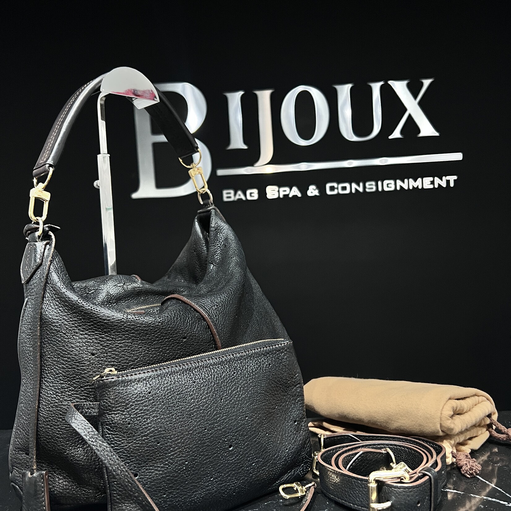 Louis Vuitton Louis Vuitton Mahina Selene