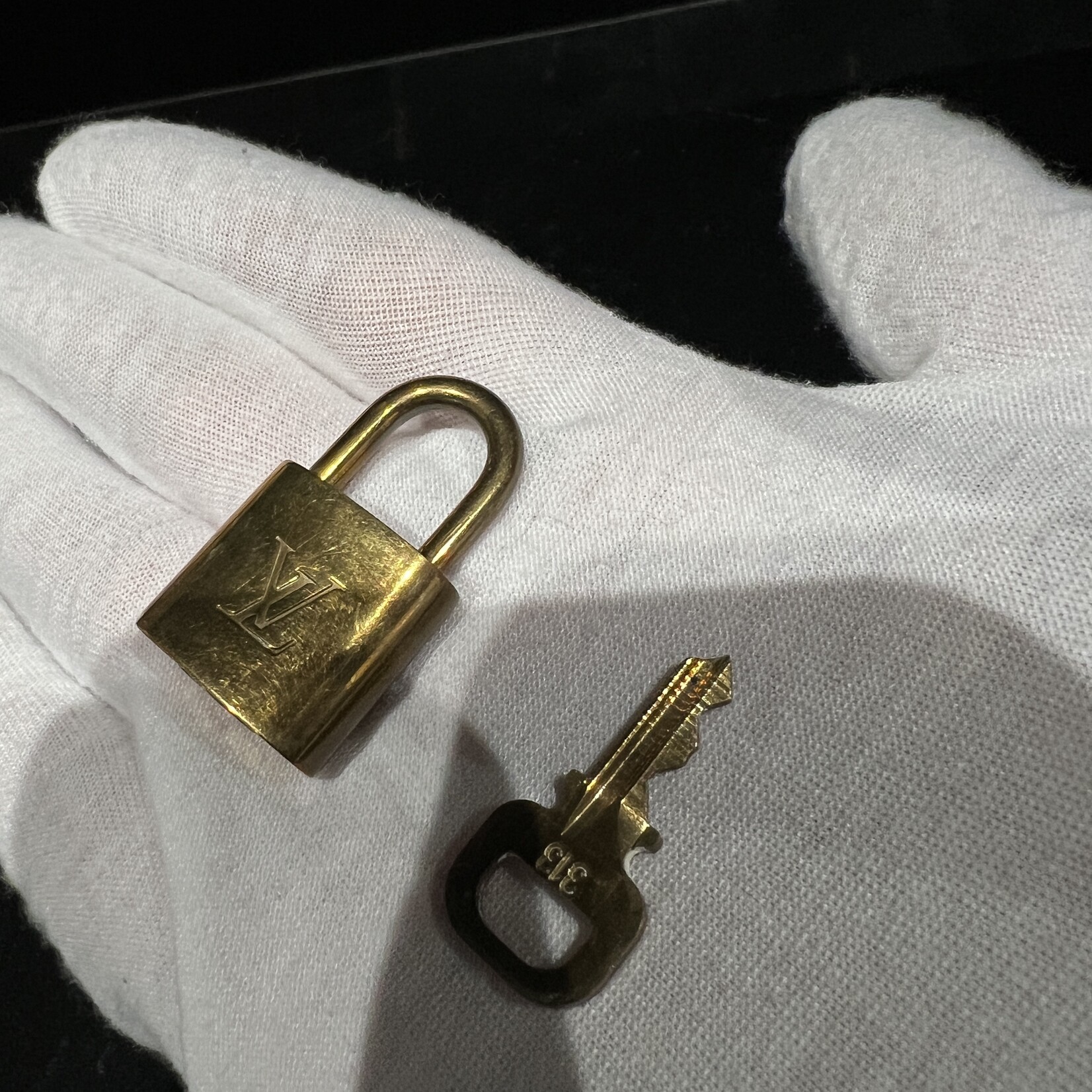 Louis Vuitton Louis Vuitton Porte Documents Voyage