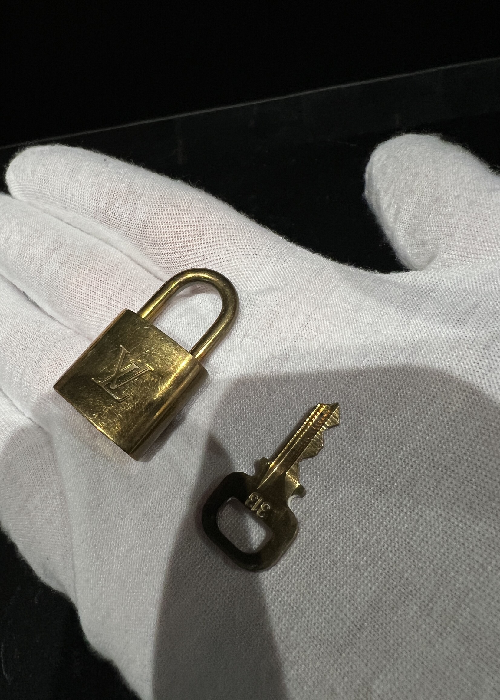 Louis Vuitton SOLD - Louis Vuitton Porte Documents Voyage