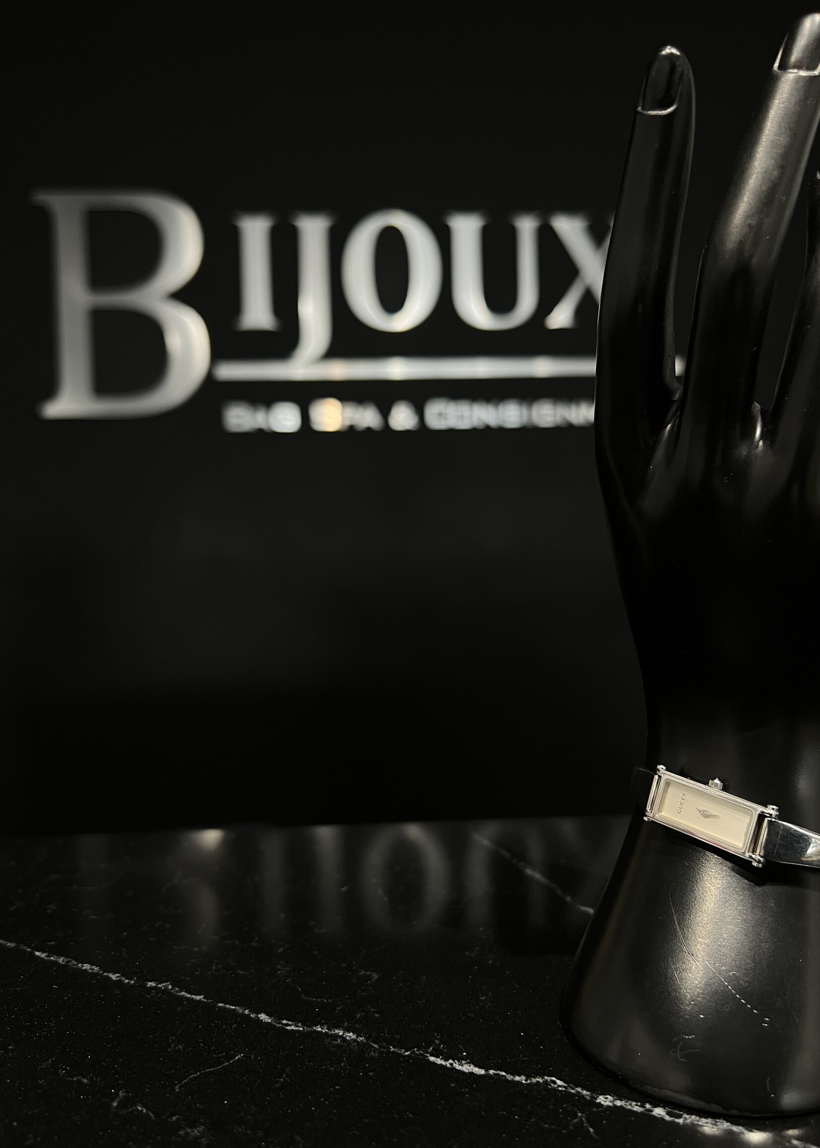 Gucci SOLD - Gucci 1500L Stainless Steel Watch