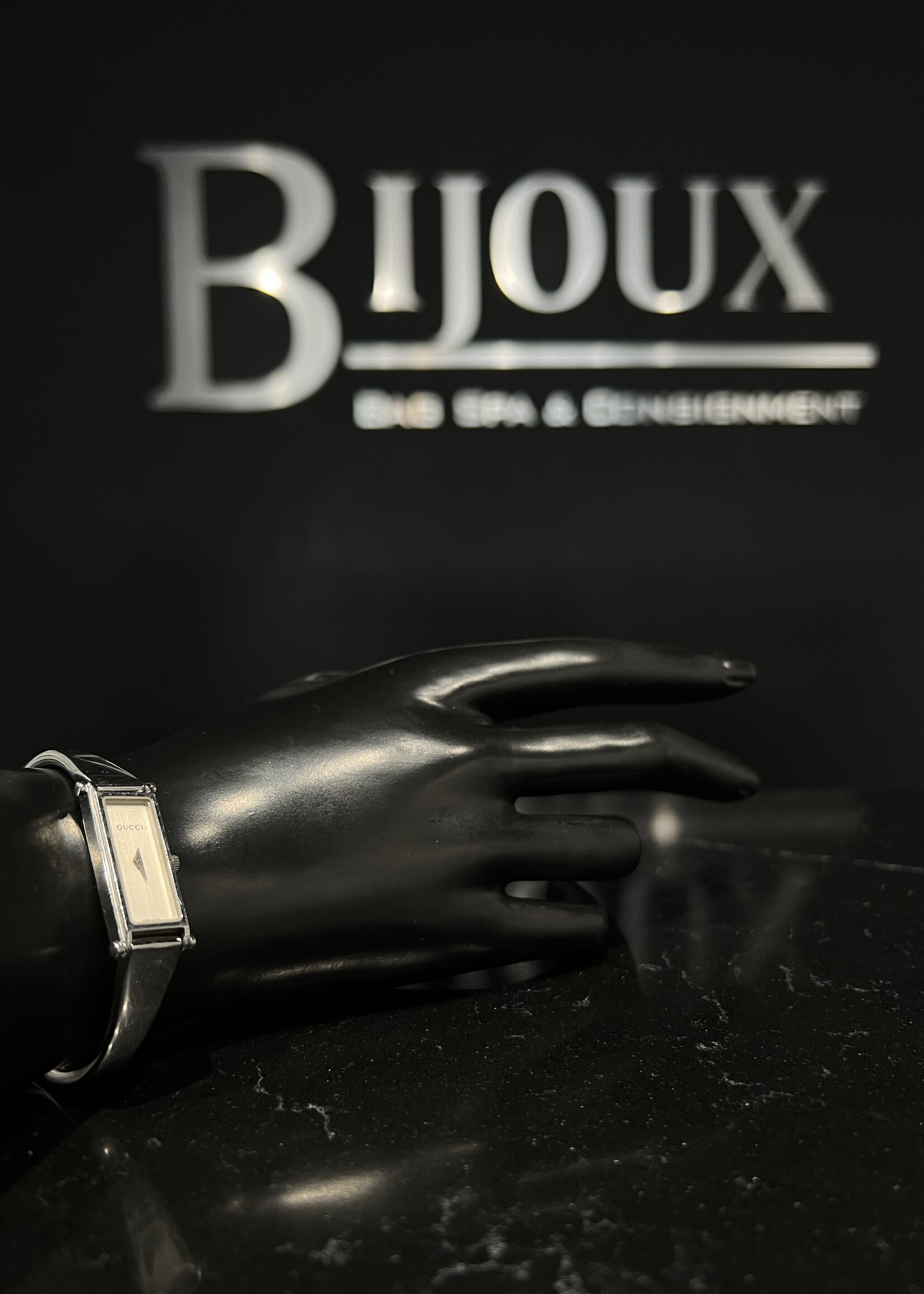 Gucci SOLD - Gucci 1500L Stainless Steel Watch