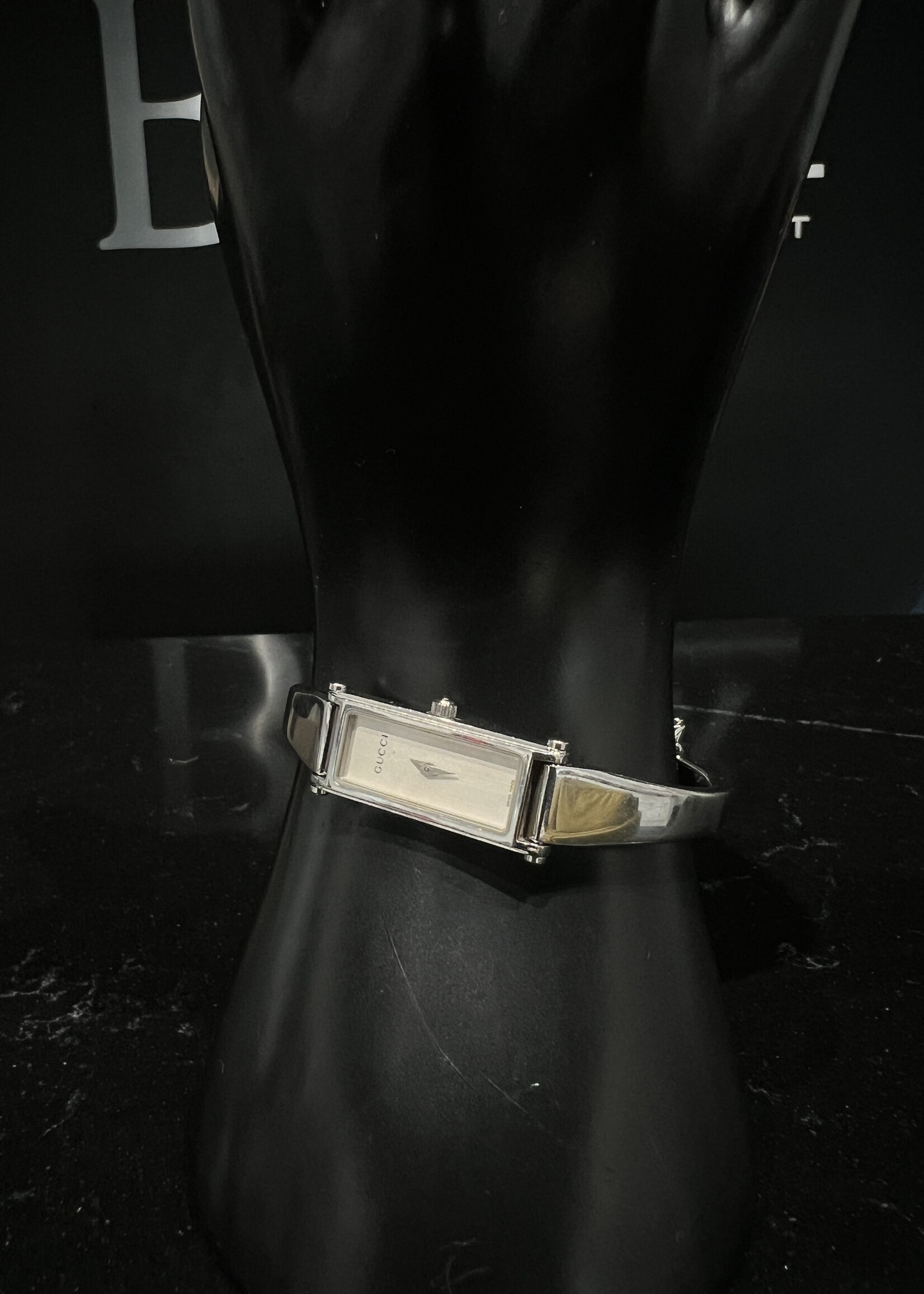 Gucci SOLD - Gucci 1500L Stainless Steel Watch