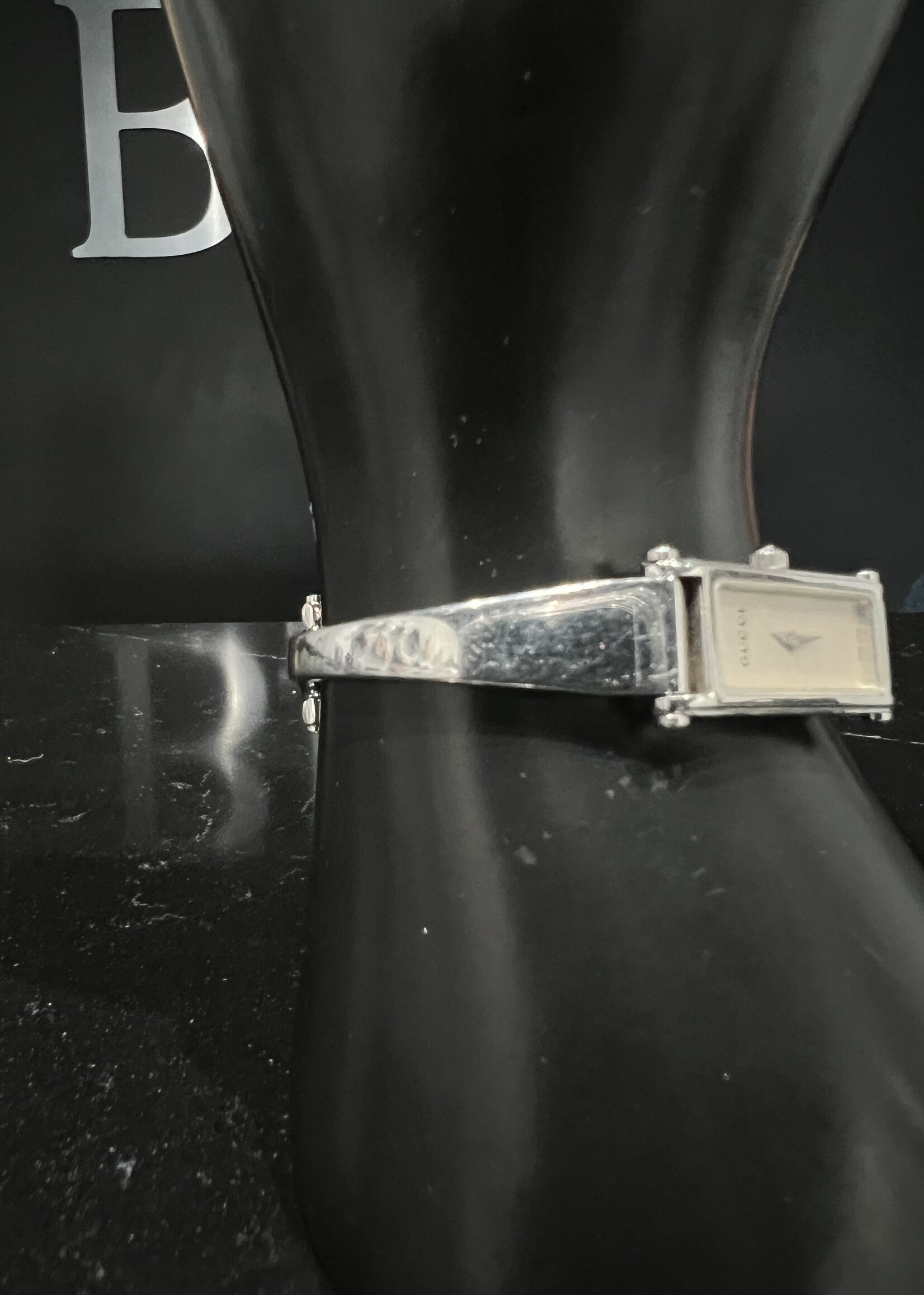 Gucci SOLD - Gucci 1500L Stainless Steel Watch