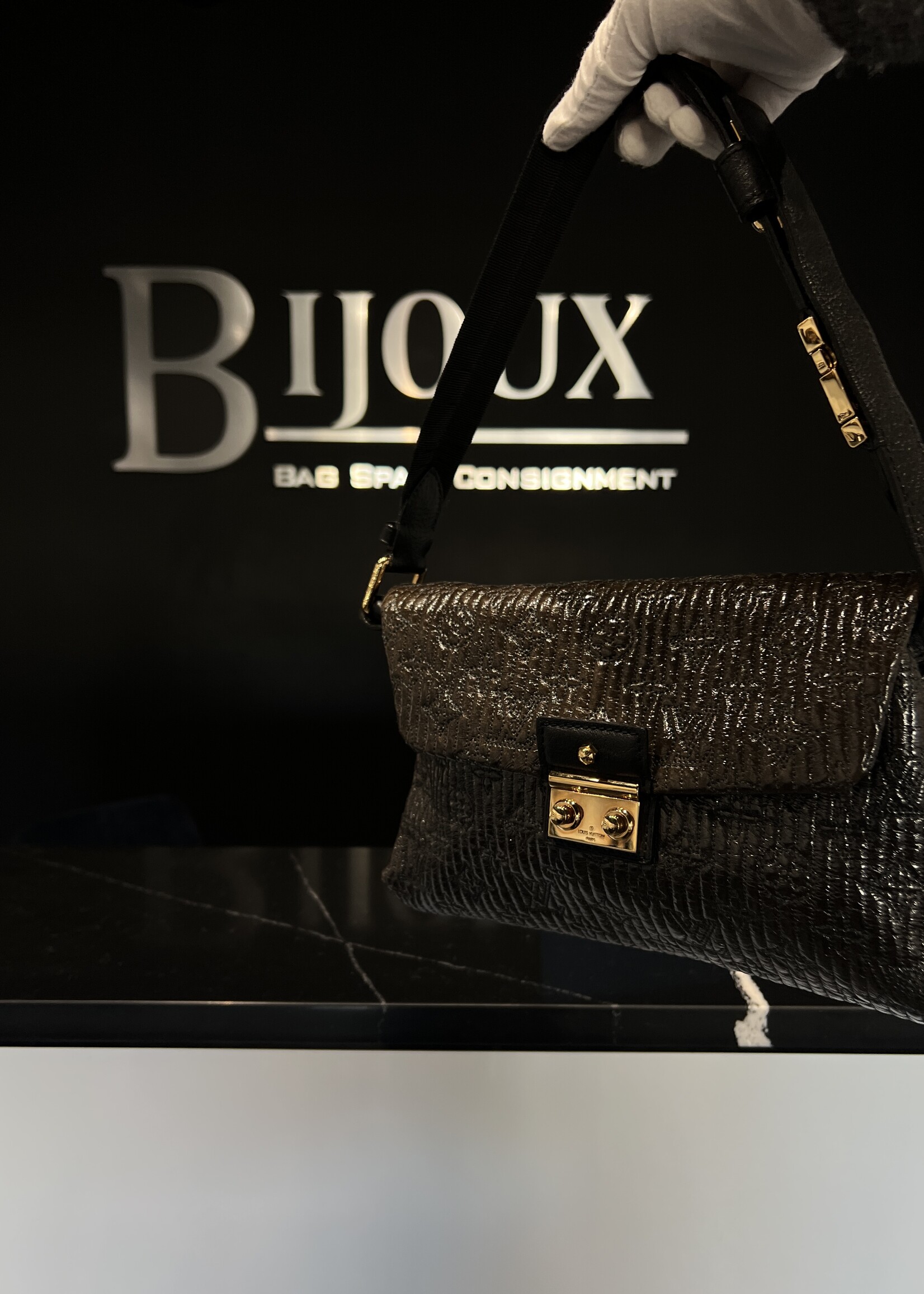 Louis Vuitton SOLD - Louis Vuitton Motard Pochette