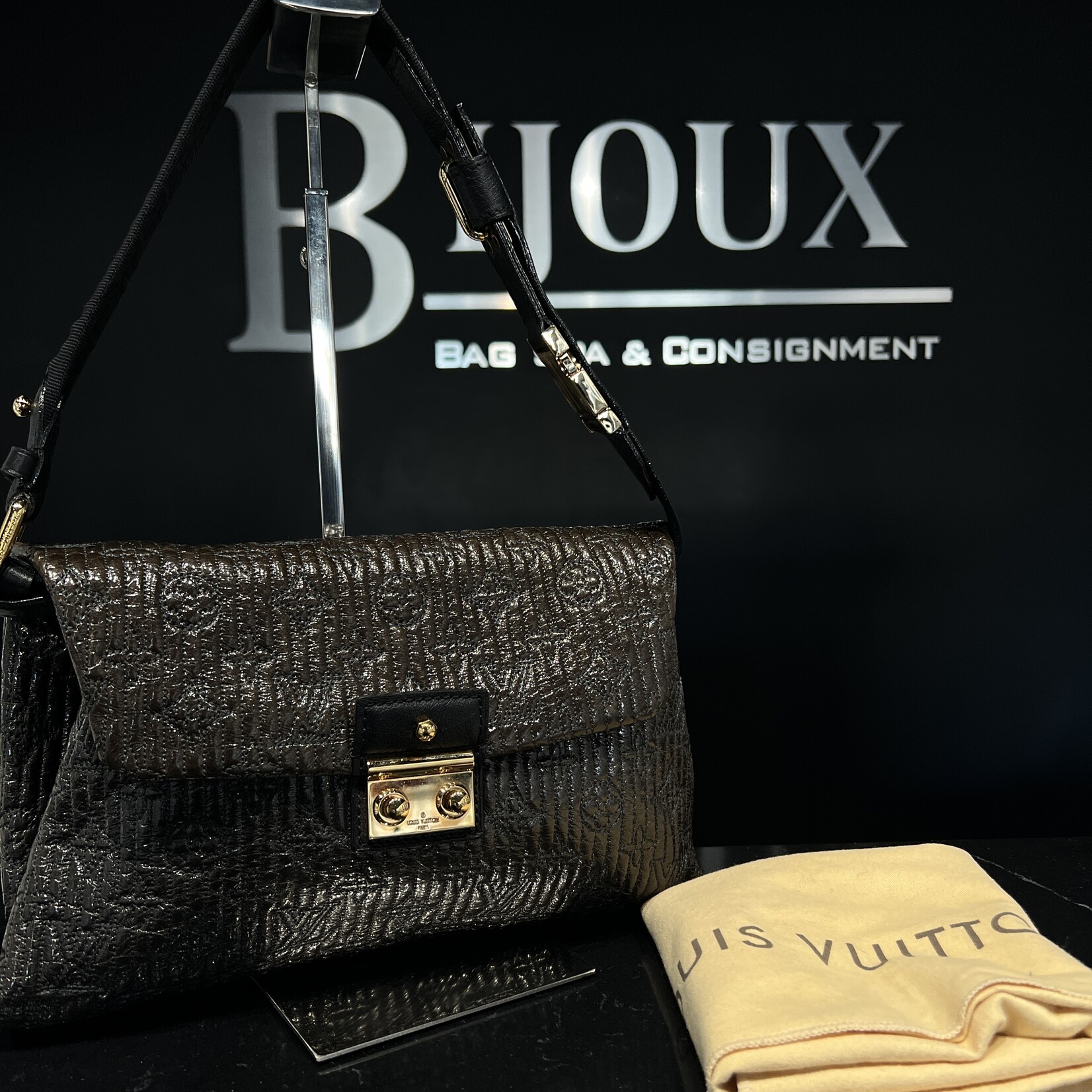 Louis Vuitton SOLD - Louis Vuitton Motard Pochette
