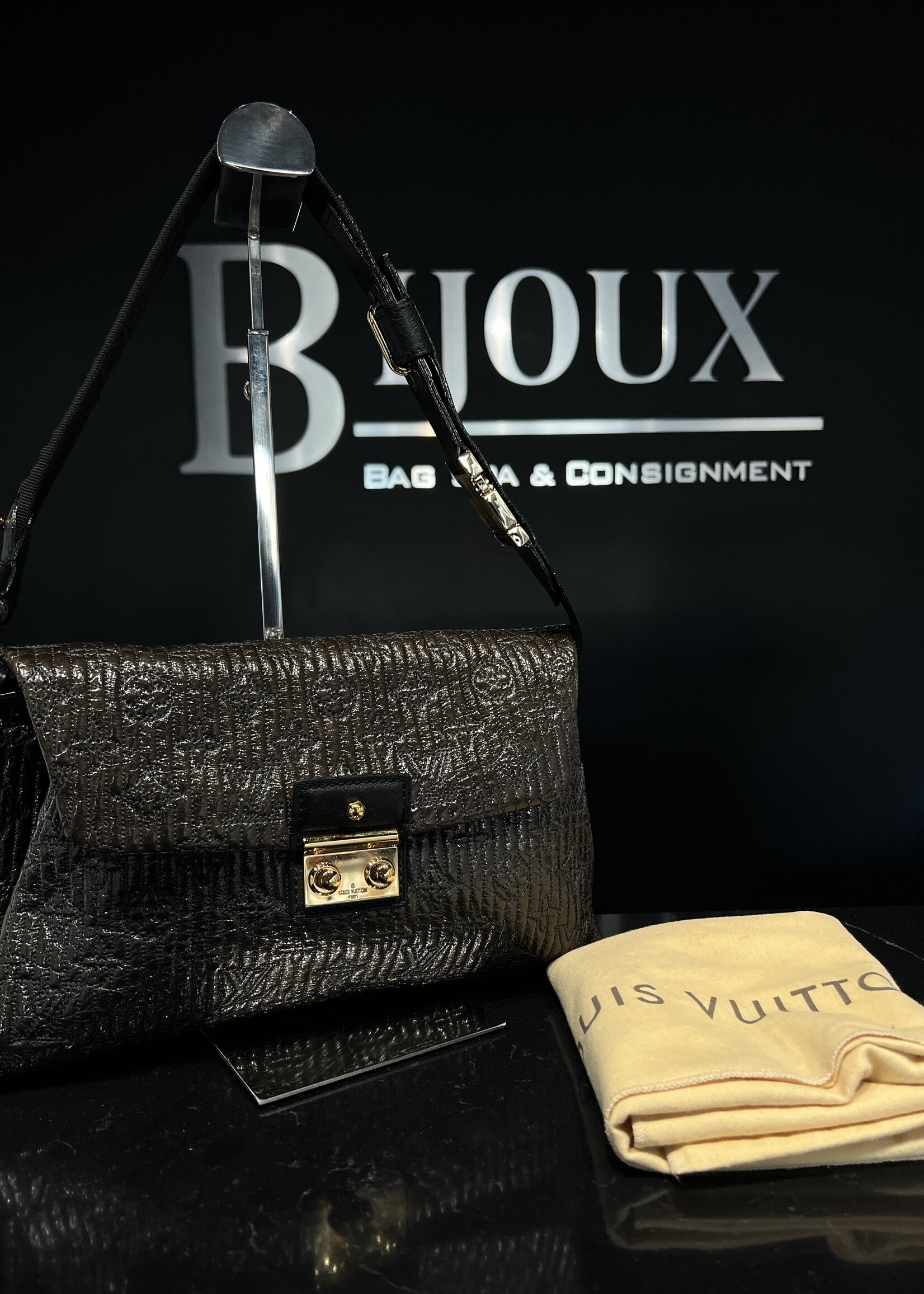 Louis Vuitton SOLD - Louis Vuitton Motard Pochette