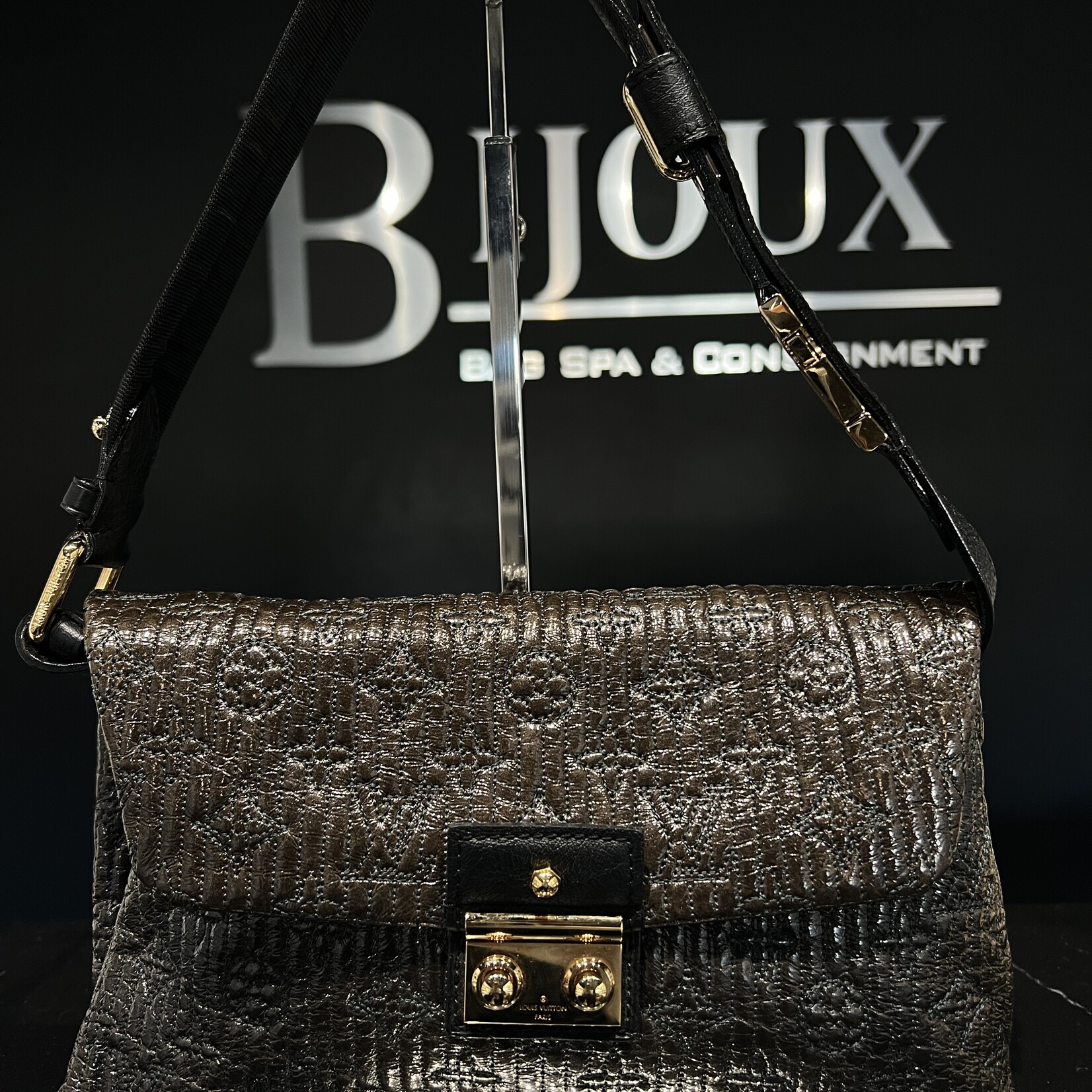 Louis Vuitton SOLD - Louis Vuitton Motard Pochette