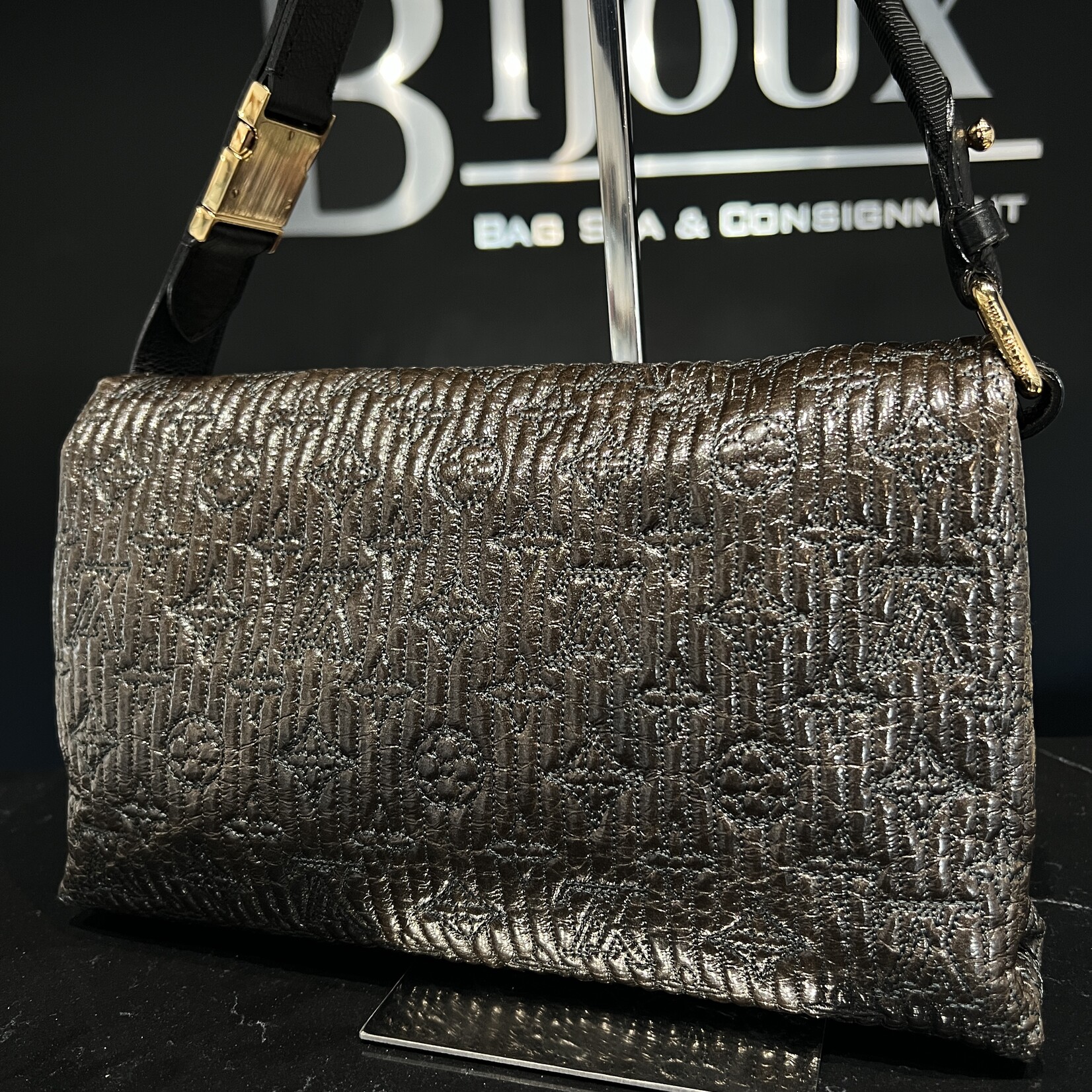 Louis Vuitton SOLD - Louis Vuitton Motard Pochette