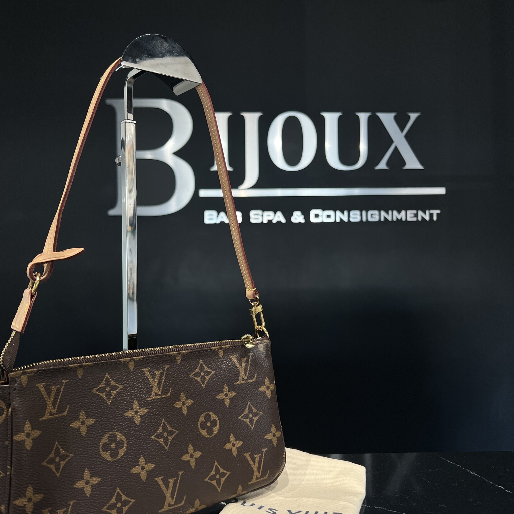 Louis Vuitton SOLD - Louis Vuitton Pochette Accessoires