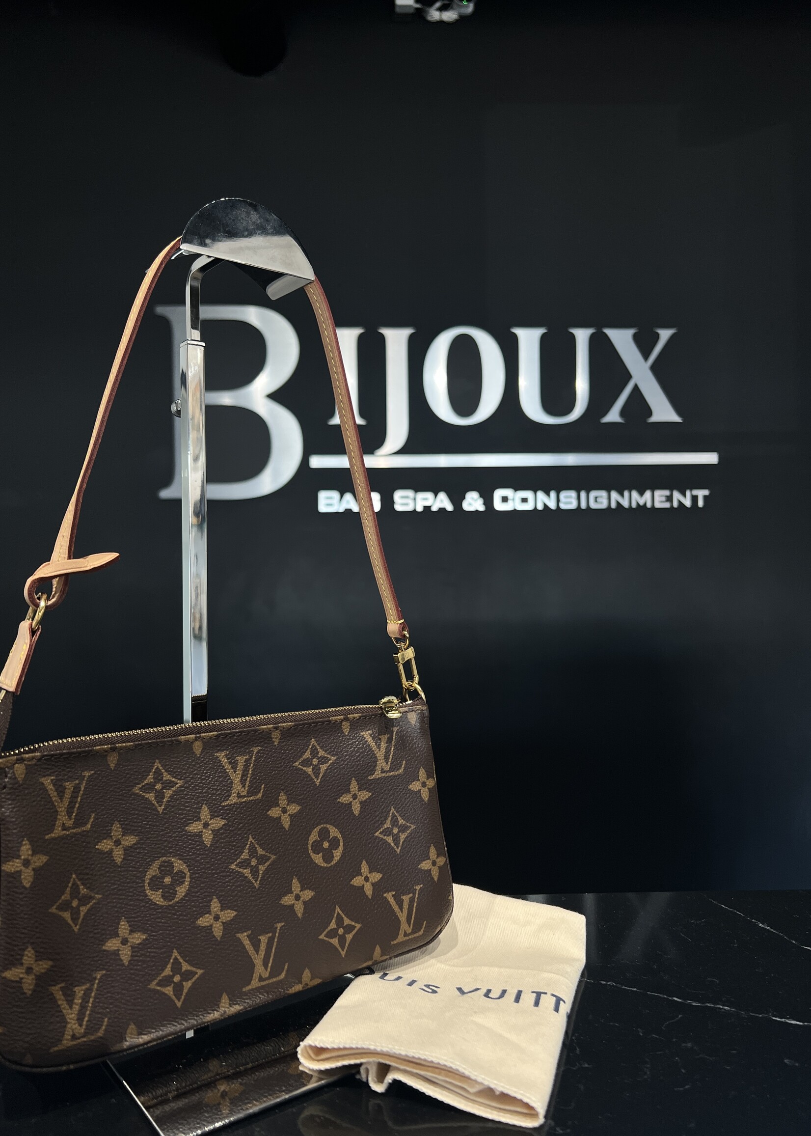 Louis Vuitton SOLD - Louis Vuitton Pochette Accessoires