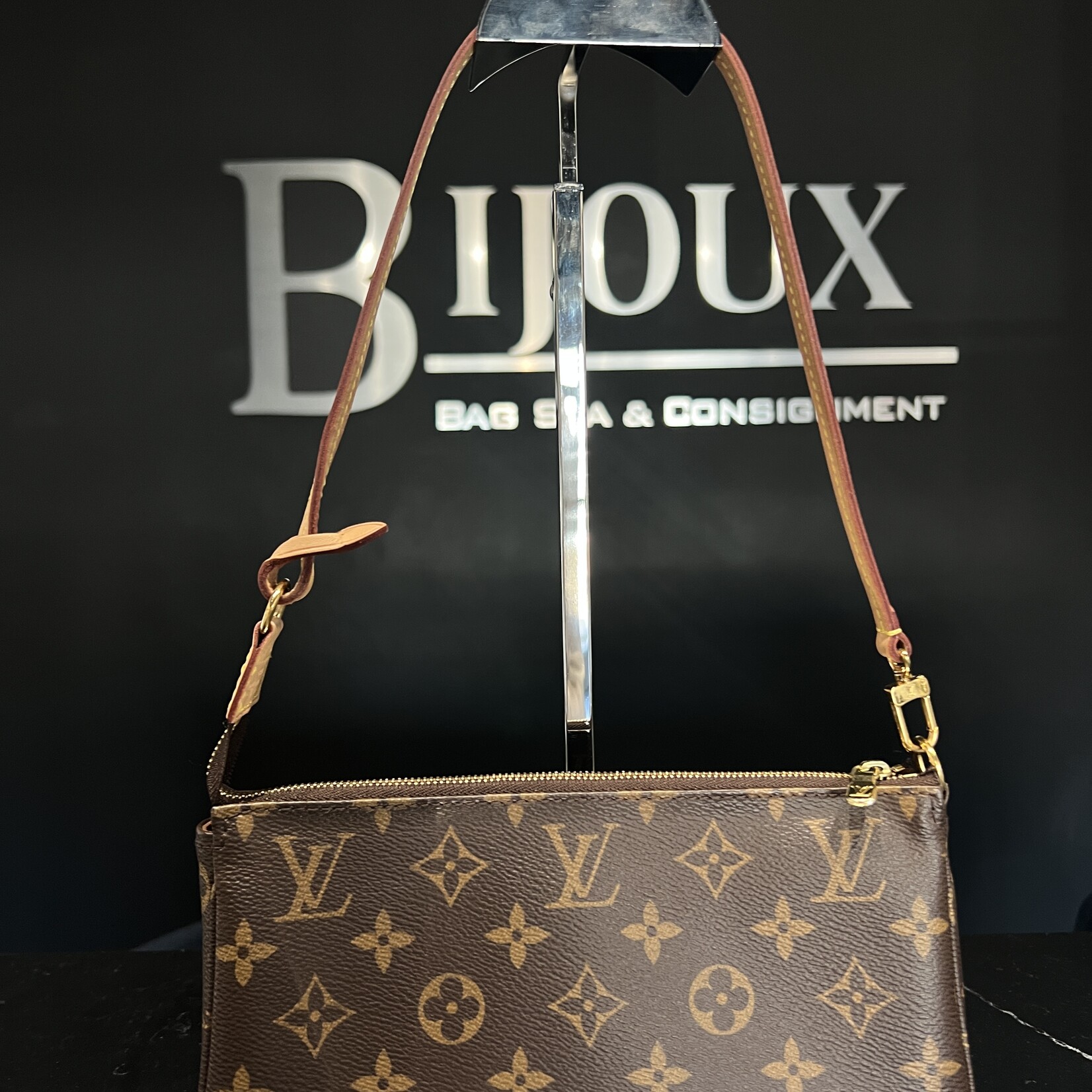 Louis Vuitton SOLD - Louis Vuitton Pochette Accessoires