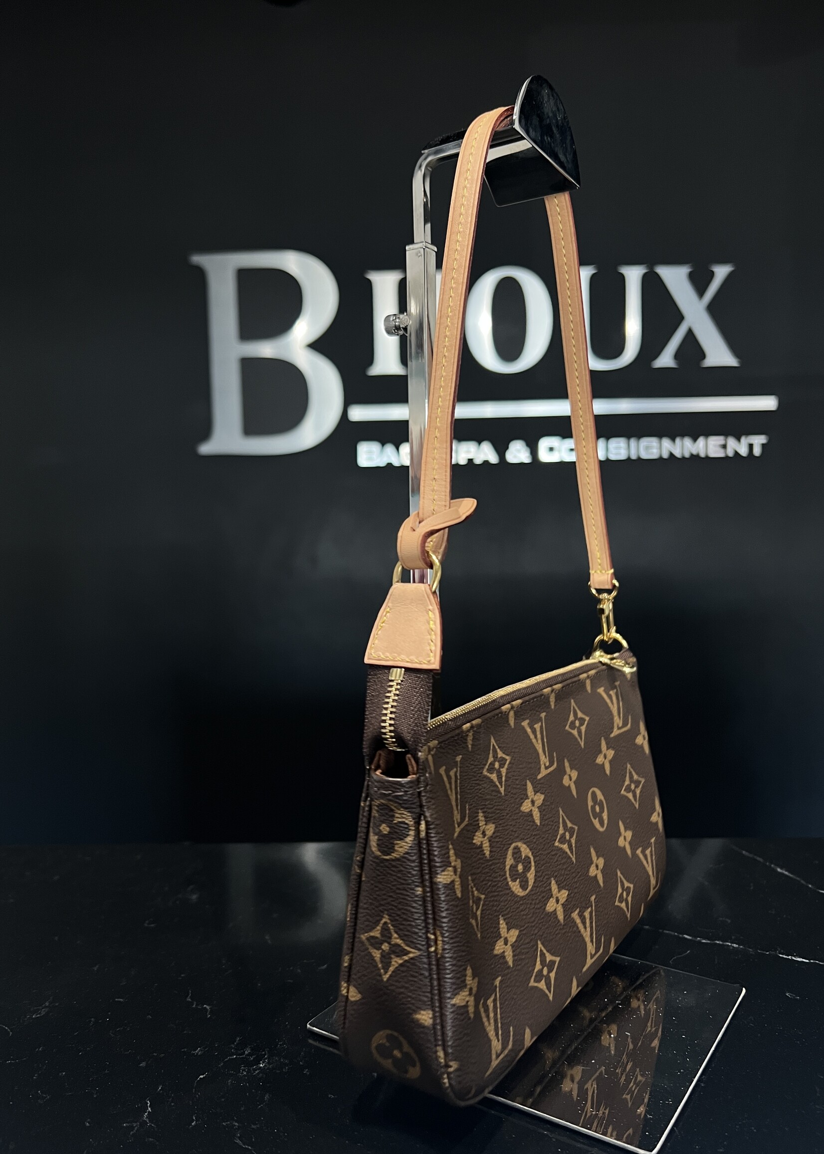 Louis Vuitton SOLD - Louis Vuitton Pochette Accessoires