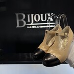 Chanel Chanel Rounded T-Strap Kitten Pumps 35.5