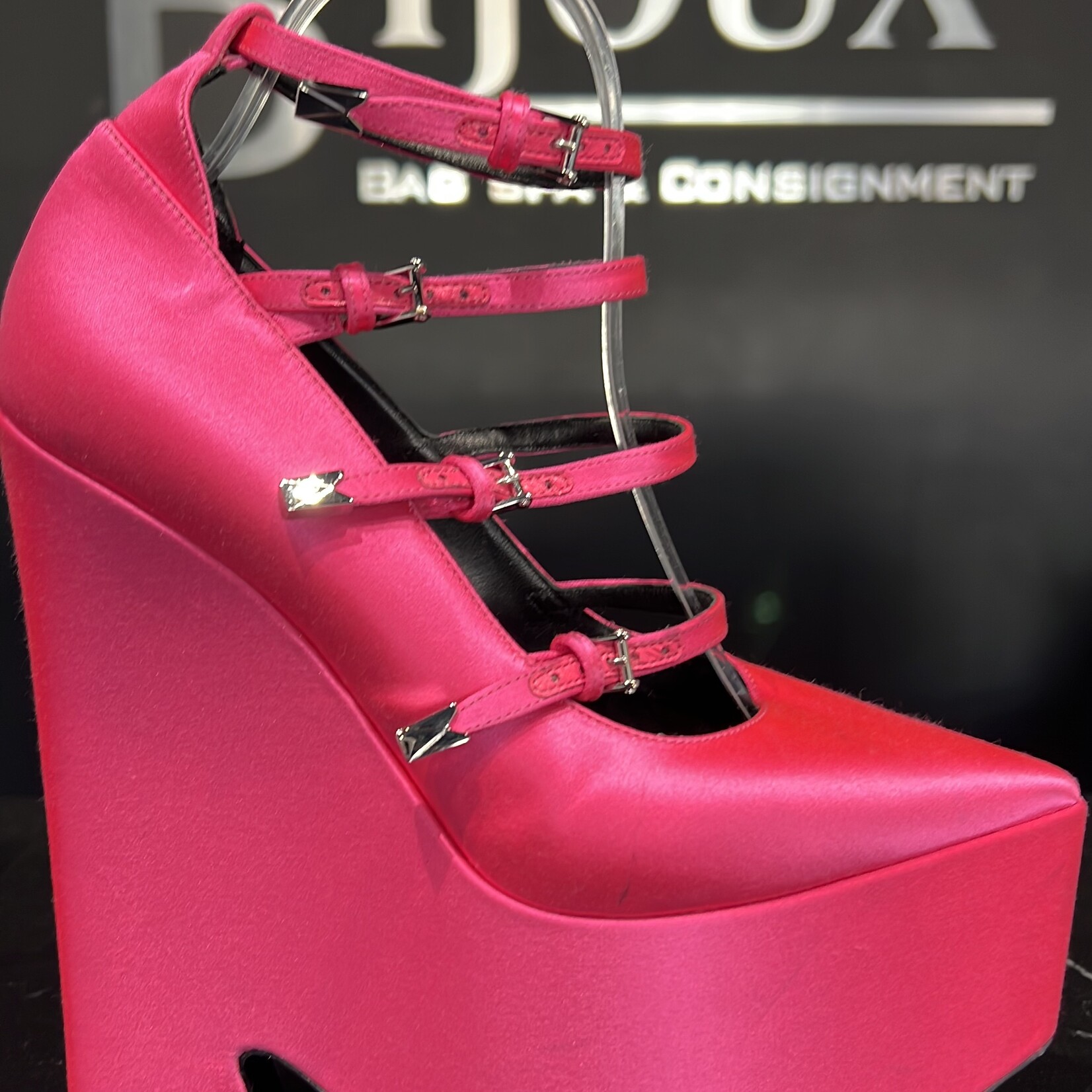 Versace Versace Tempest Satin Pump 38