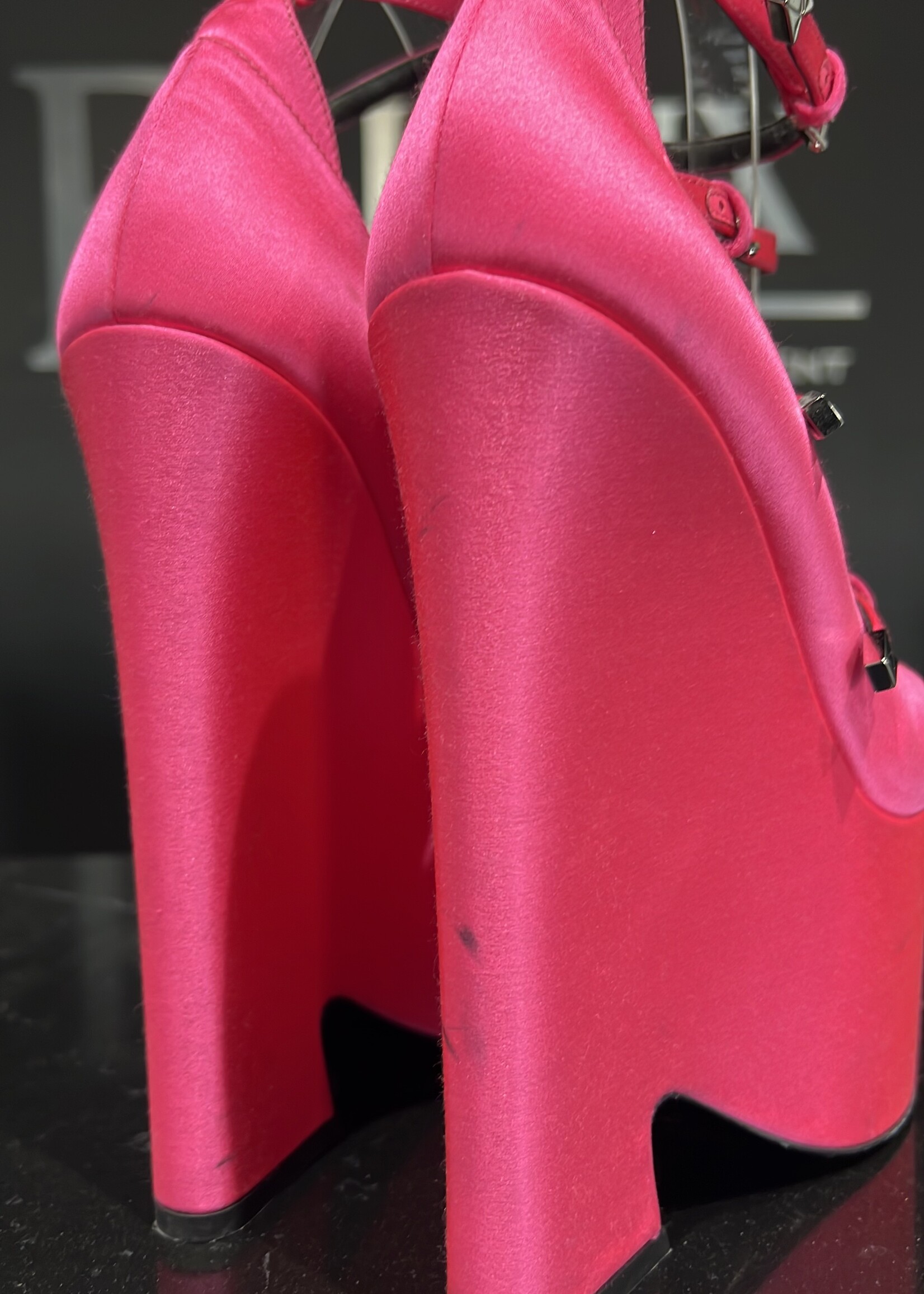 Versace Versace Tempest Satin Pump 38