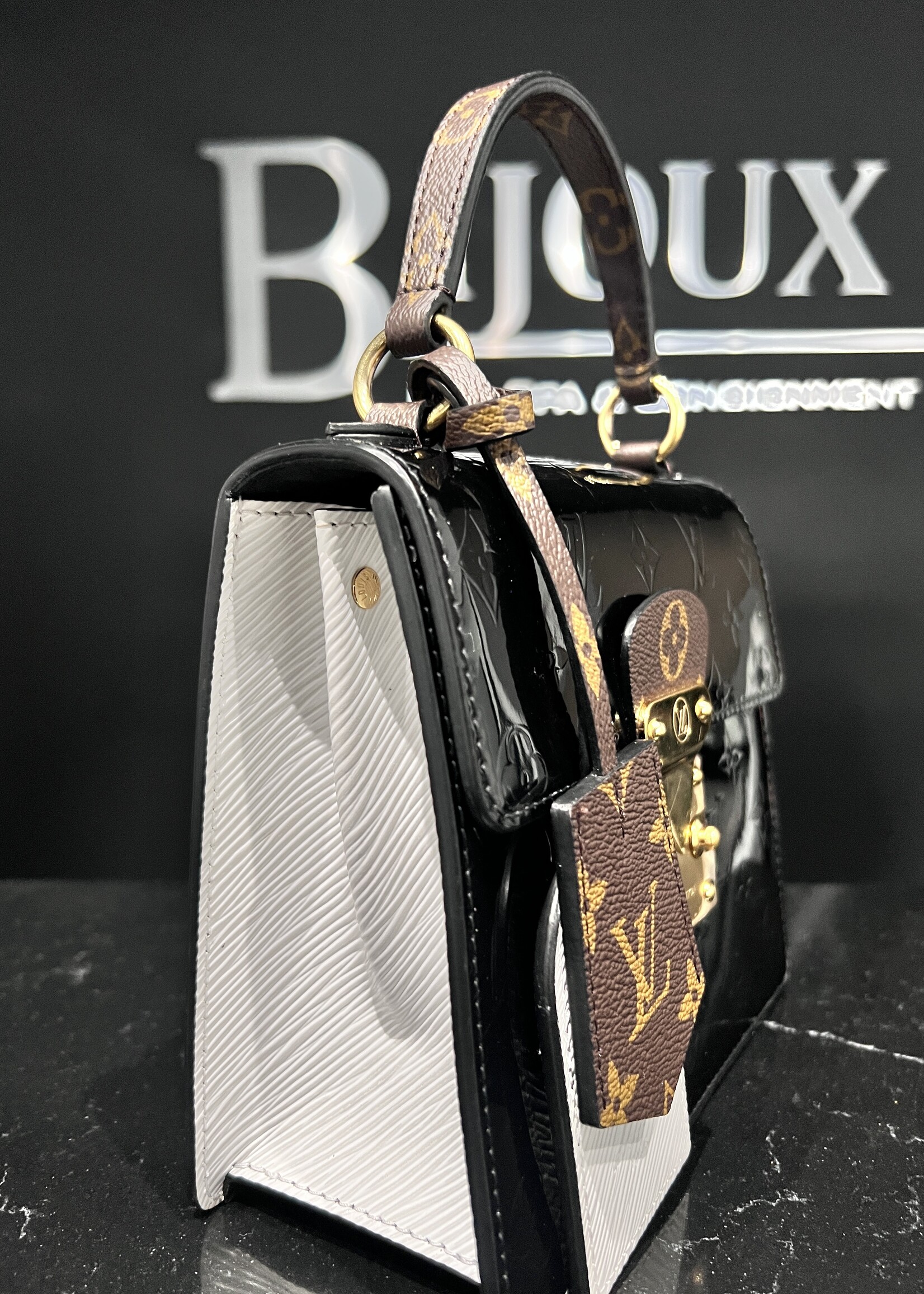 Louis Vuitton SOLD - Louis Vuitton Vernis Spring Street